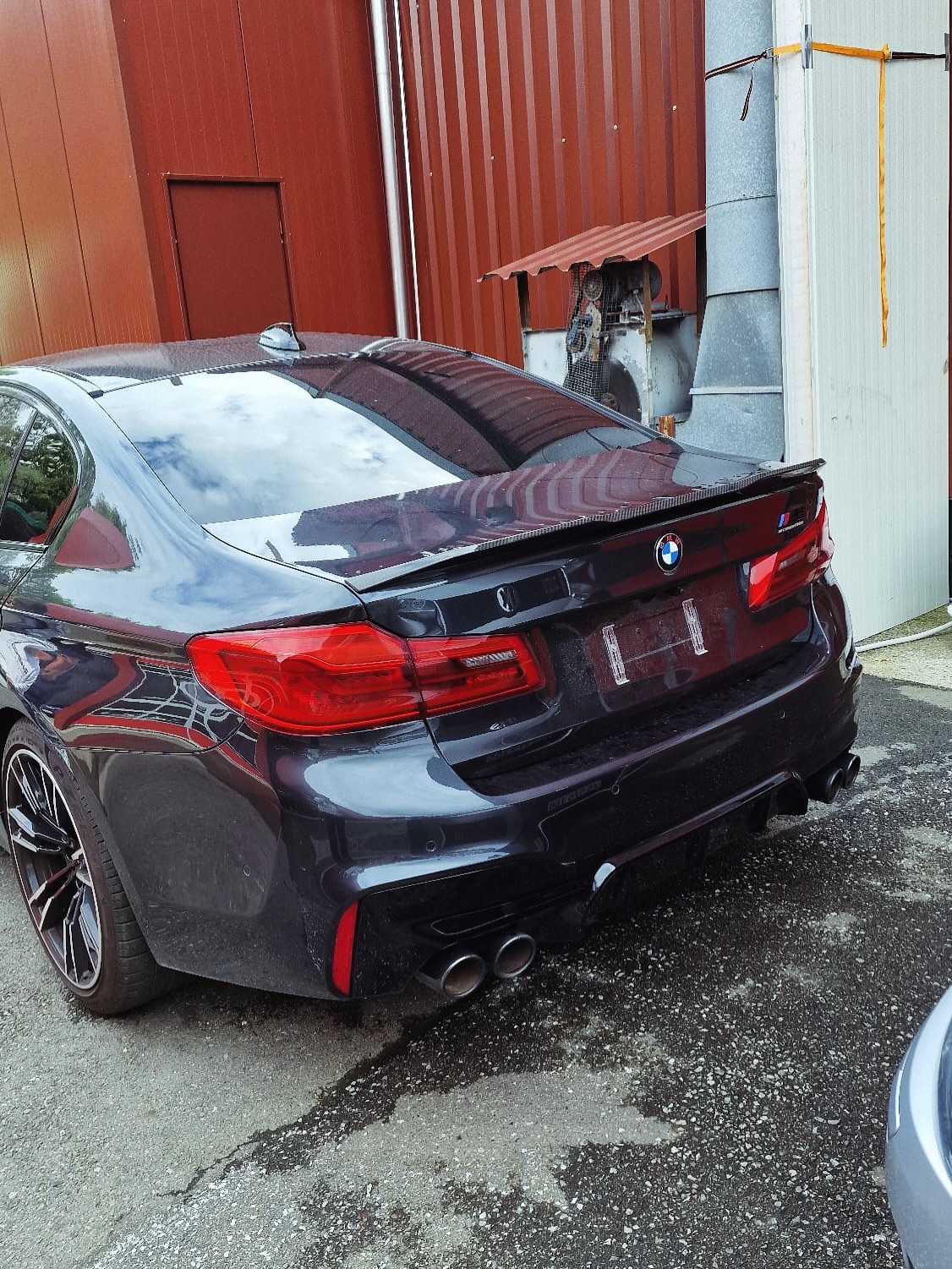 This pre-LCI F90 M5 with :
- R style carbon front lip
- MP style carbon spoiler
The little change that make de difference. Both parts with DTC homologation 🇨🇭📄
#bmw #m5 #f90 #bmwm #carbonparts #carbonlip