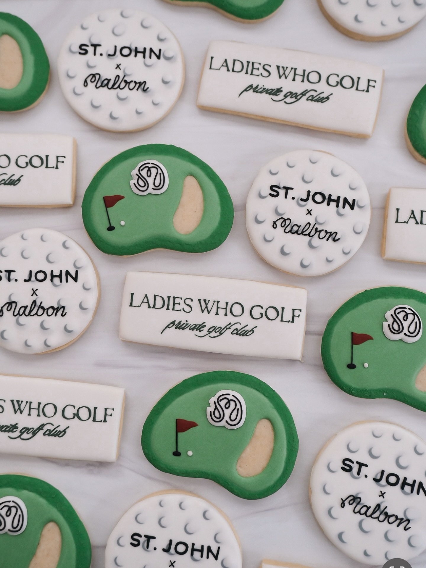 Fairways, fashion, and frosting ⛳️🏌🏻♀️ I had so much fun creating this Malbon x St. John set for an @ladieswhogolfclub event!I might be biased, but custom cookies are the best way to incorporate logos into your event 😉
#atlantasweets #atlantabaker #cookiesatlanta #decoratedcookies
#cookieart #smallbusinessatl #golfcookies #logocookies