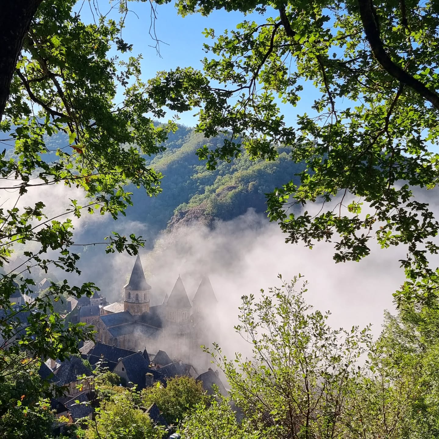 Had to stop on my journey to the shop today to take this photo, isn't the view fab !