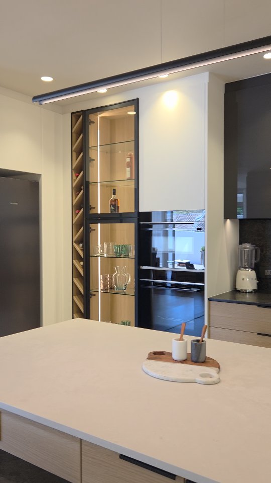 This kitchen is absolute goals - the mix of textures is everything
#camiinteriors #interiors #kitchendesign #kitchen #kitchengoals #kitchencabinets #modernkitchen #kitchenrenovation