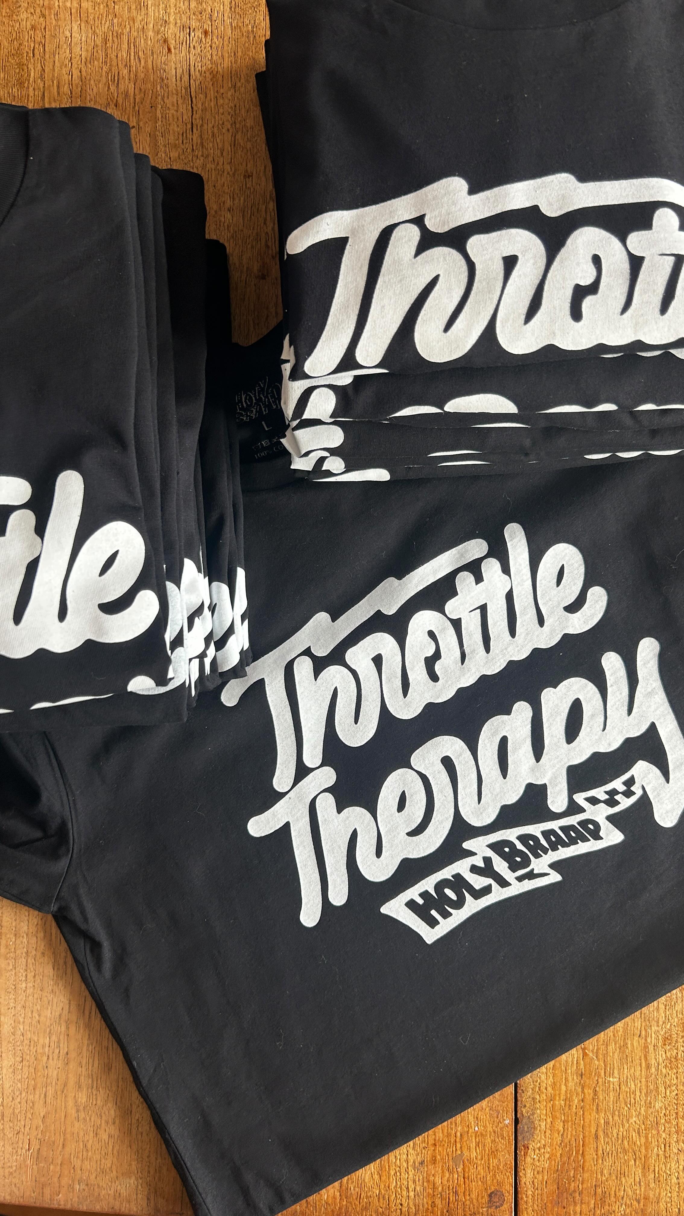 Restocked tees for @holybraapmoto completed ✅
————-
@screenprintworldltd Spot On water based ink on high quality @ascolour tees
————
#screenprinting #screenprintinguk #merchprinting #sustainablemaker #bedfordindies #brandedmerch #satisfying #process