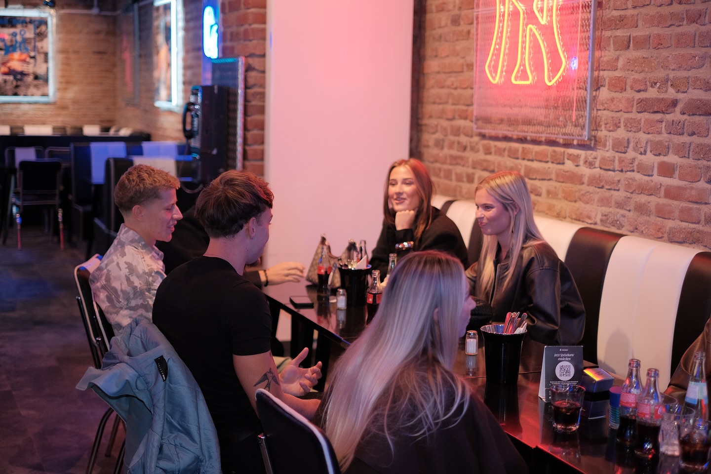 Kleiner Foto Dump von dem Jazeek Konzert mit @brunobananiofficial 🖤✨
#jazeek #brunobanani #konzert #mangement