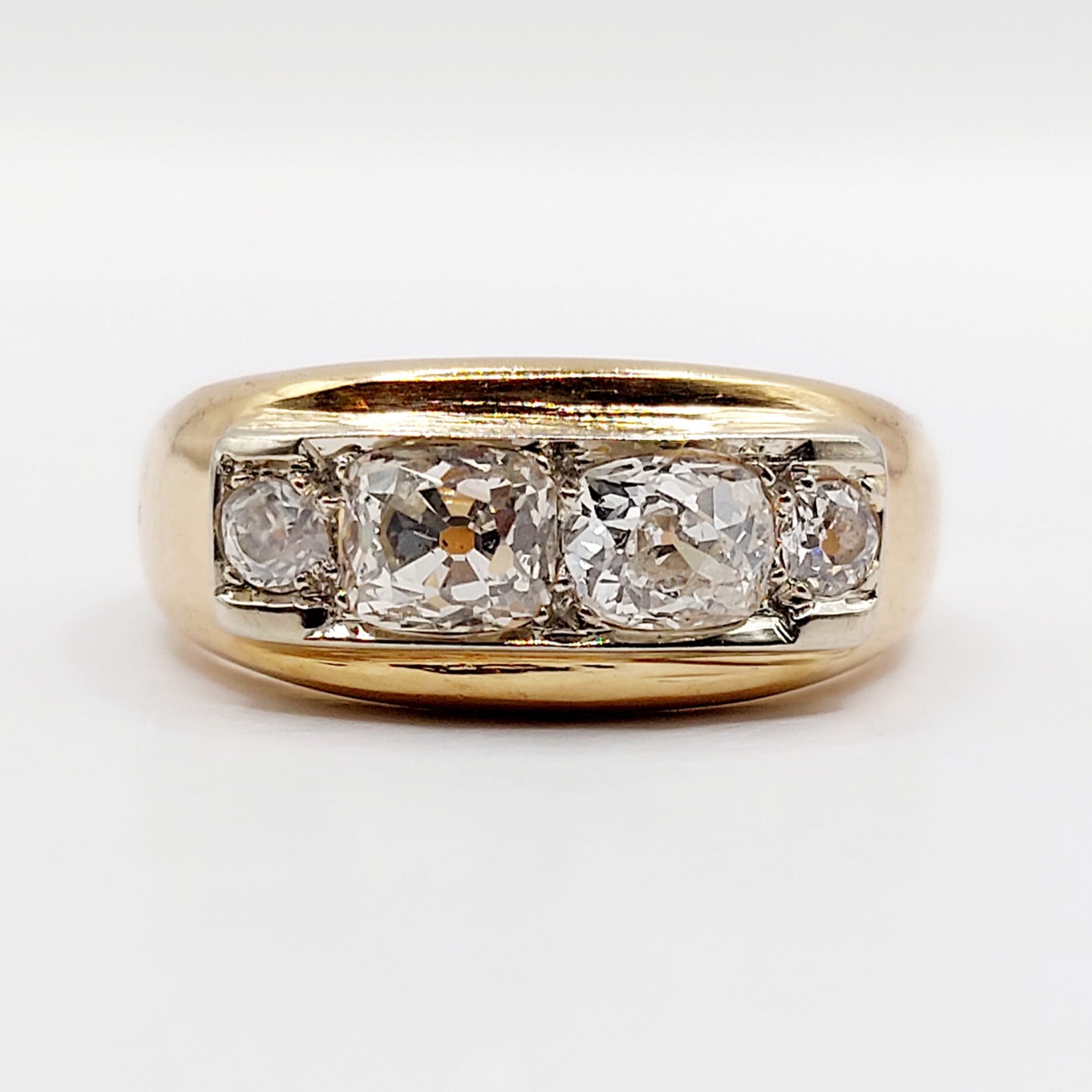 French art deco domed ring 18k gold set with a 1.40 of old mine cut diamonds (circa 1920) stacker bombé
PRICE : 2800€
Magnificent French goldsmith work
Size: 57 FR / 8 US
Weight: 9.56 g
Head width: 9 mm
Main diamond size (x2): approximately 5.3 x 4.8 x 3/3.5 mm (estimated total at 1.20 carats)
Secondary diamond size (x2): approximately 3 mm (estimated total at 0.20 carats)
Diamonds in very good condition, some small natural inclusions visible under a magnifying glass
Micro-scratches from use
Owl hallmark (French hallmarks)
#diamond #bombéring #domedring #artdecoring #oldminecutdiamond #frenchjewelry #bombering #starring #domedring #bombering #oldminecut