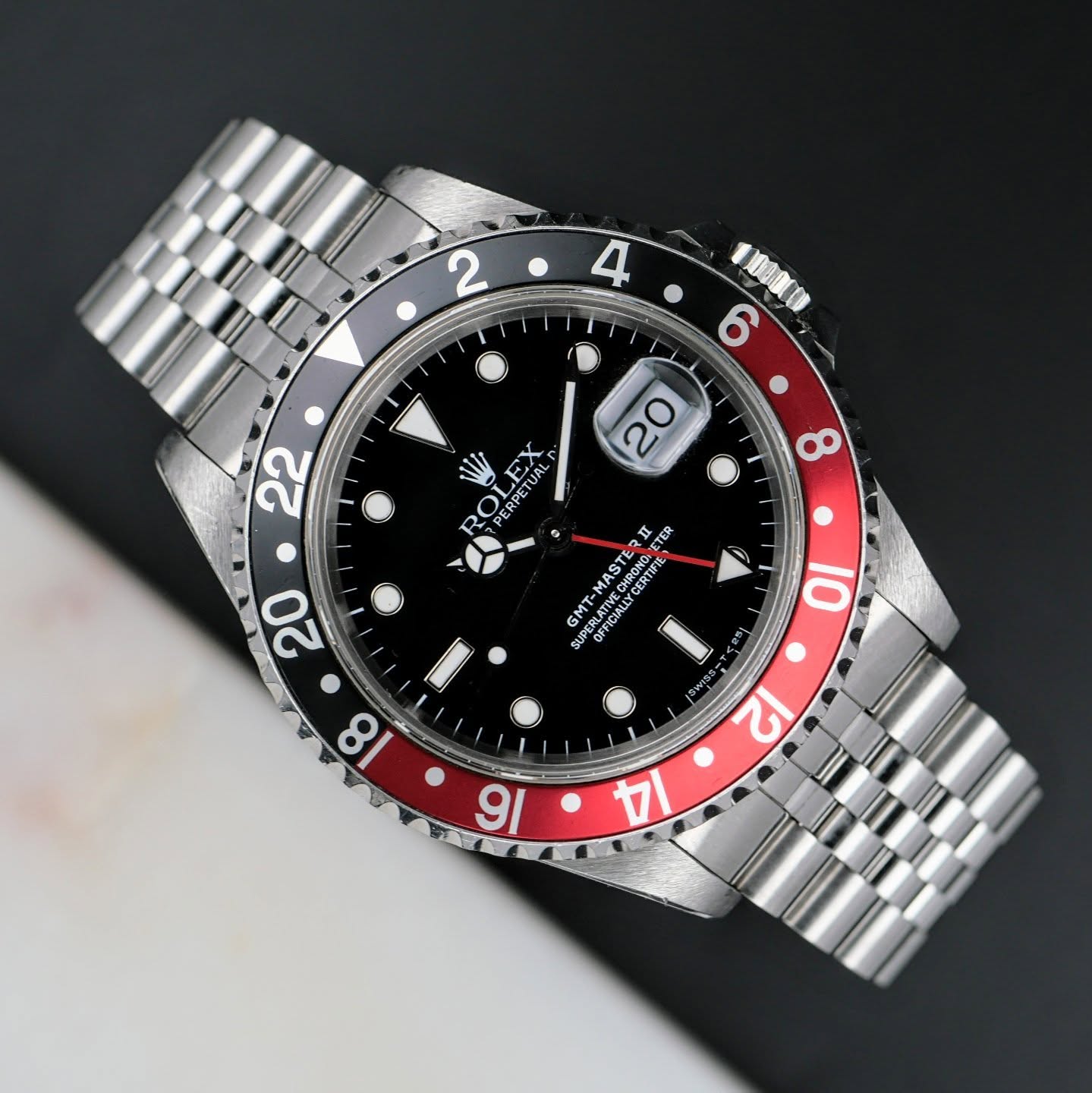 Rolex GMT-Master II 'Coke'
⌚️ Ref. 16710
⌚️ Watch only
⌚️ Diameter: 40mm
⌚️ Year: 1990
#Rolex #gmtmaster #watch