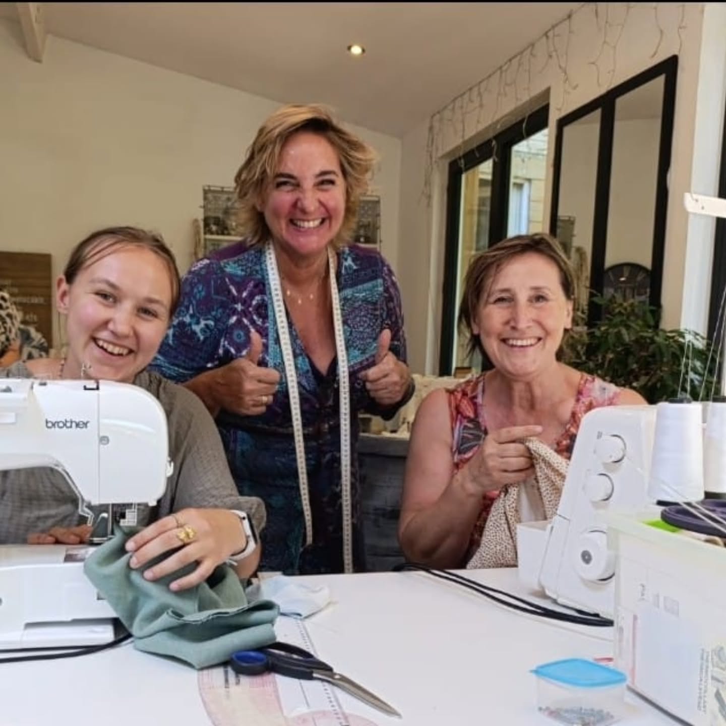 Les cours de couture, c est aussi l occasion de partager de merveilleux moments en famille, ici entre mère et fille.
#lesateliersgrege,#coursdecouture,
#coutureaddict,#faitmain