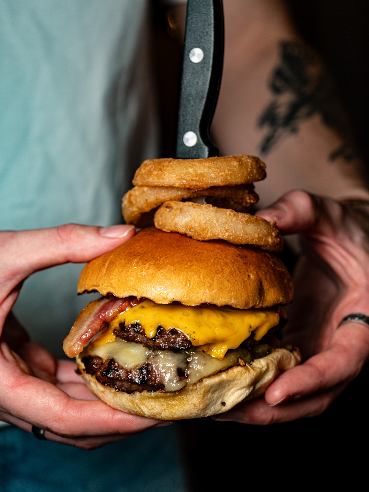 Warning: Once you pick one of our burgers up, you won’t put it down! 🍔🤤
-
-
-
#smokehouse #bbq #knutsford #cheshire #restaurants #cheshirerestaurants #cheshireeats #burger #smashburger #bar #food #foodie