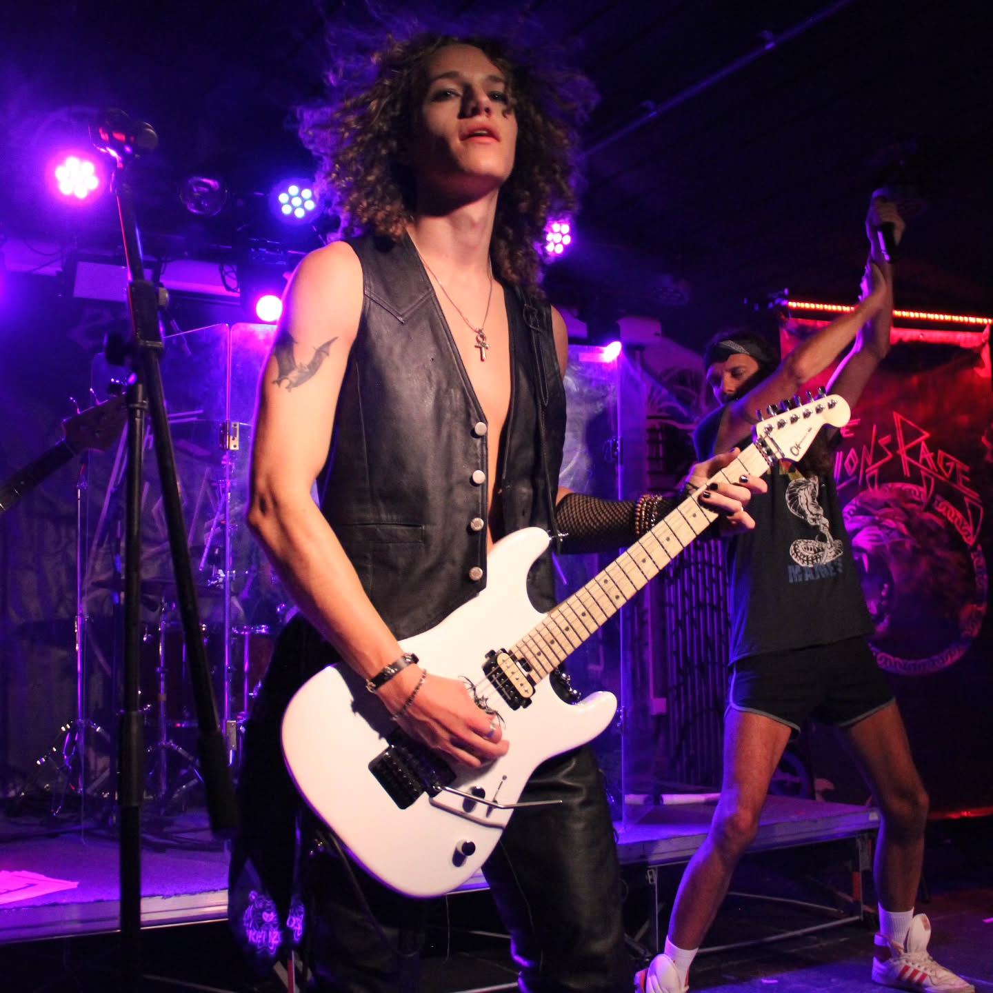 Amazing last show of the year!
Big thank you to @crystal_steel_official everybody who rocked out with us🤟🖤
We see you guys again next year, big things are coming👀
#80srockband #glamrock #rocknroll