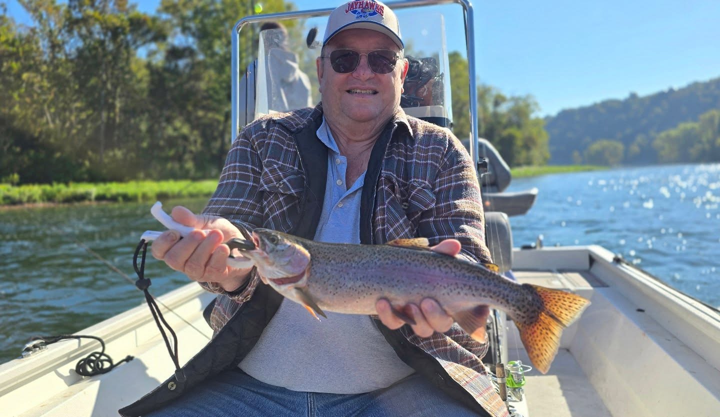 The birthday boy caught his biggest trout ever .. He put a whooping on the younger 2. Thanks for comin down guys!!!!
#Frenzelsguideservice #fishingbranson.com #troutfishing #taneycomo #bransonmo #rainbowtrout @sqwincher_outdoors @babcockestatesgwp