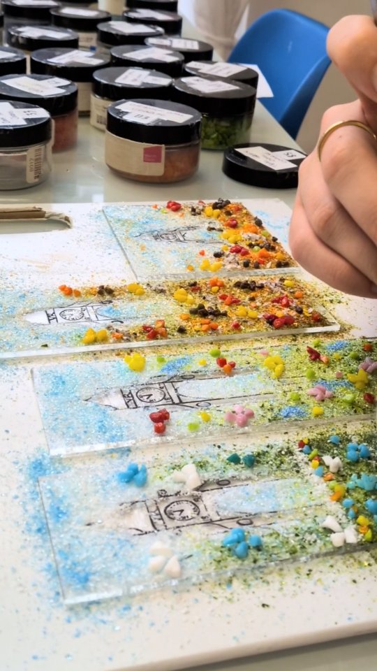 Behind the scenes of the creation of our Eastgate Clock fused glass panels. Inspired by Chesters most iconic landmark! 😍
This is just the making stage... The final outcome is coming soon.. 👀🔥
Which colour pallette is your favorite so far? 🍂🌈
#fusedglass #thingstodoinchester ##personalisedgifts #chestershop #chestershop #fusedglassart #fusedglassworkshop #fusedglassgifts #autumnvibes #eastgateclockchester #chesterart #makewithme #revealcomingsoon