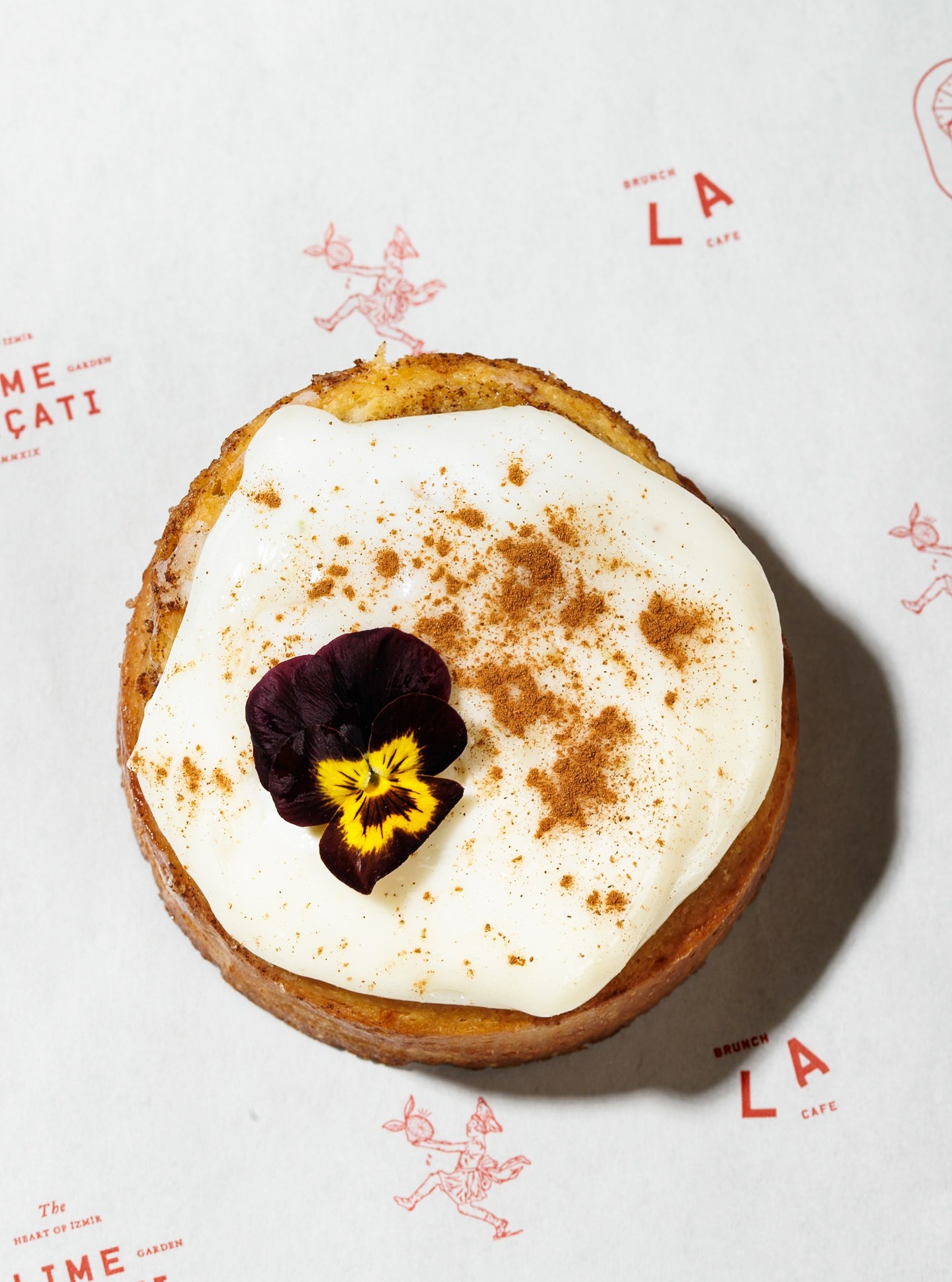 It’s officially fall 🍂 and when the leaves start to turn, we know it’s time for — Lime Alaçatı Cinnamon Roll 🤎