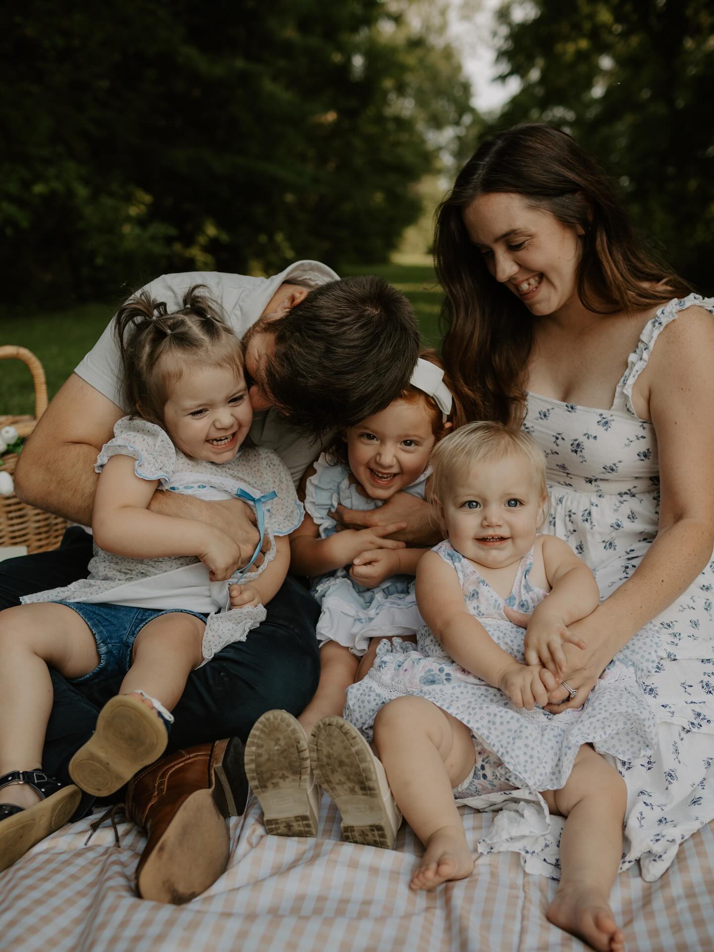 Gosh I just love sweet family sessions!