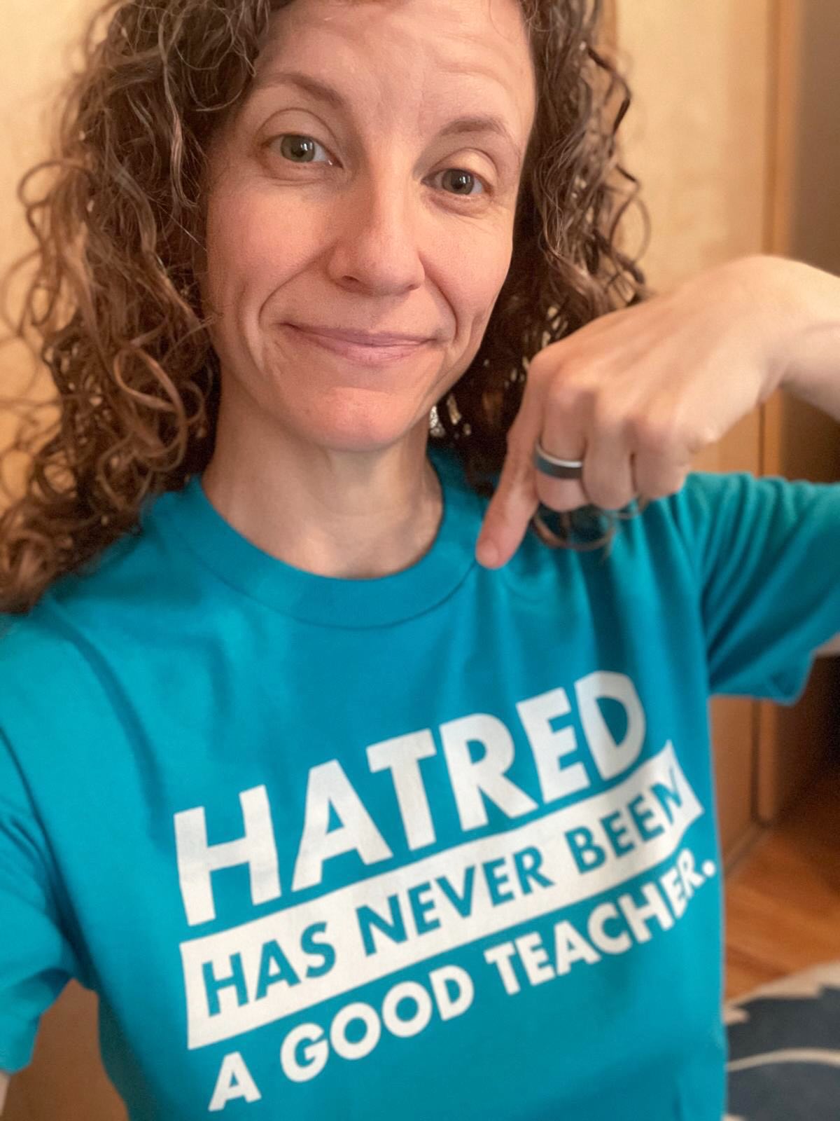 👚🧢 Happy #MerchMonday! 👕🩳
Check out some of our community members showing off their merch! Our next show day is quickly approaching, did you know that Your Faithful Reader has an online merch store? Show off Your Faithful Reader or quotes from your favorite letters by heading to our merch store, accessible via our Linktree page. Mugs, sweatshirts, t-shirts, stickers, you name it! Thank you for supporting live independent theater as every dollar spent at our merch store goes directly towards making our next production possible. 🤗
#YourFaithfulReader #YourStoryMatters #MerchMonday #SupportLiveTheater #IndependentTheater