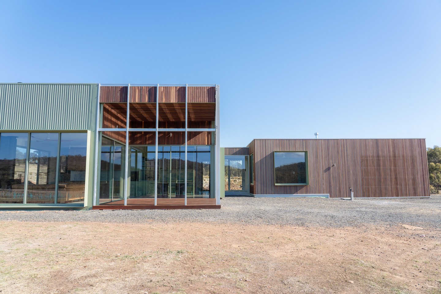 The clean geometry of Colorbond cladding is anchored by timber detailing—spotted gum decking laid low and crisp, with matching battens beginning to take shape above. As always, it’s the finer material choices that help balance function with warmth.
.
.
.
.
.
#buildtrend #buildtrendhomes #masterbuilder #sustainablebuilding #victorianbuilder #macedonranges #macedonrangesbuilder #interiordesignmelbourne #australianarchitecture #architecturevictoria #kyneton #woodend #macedon #mountmacedon #gisborne #riddellscreek #romsey