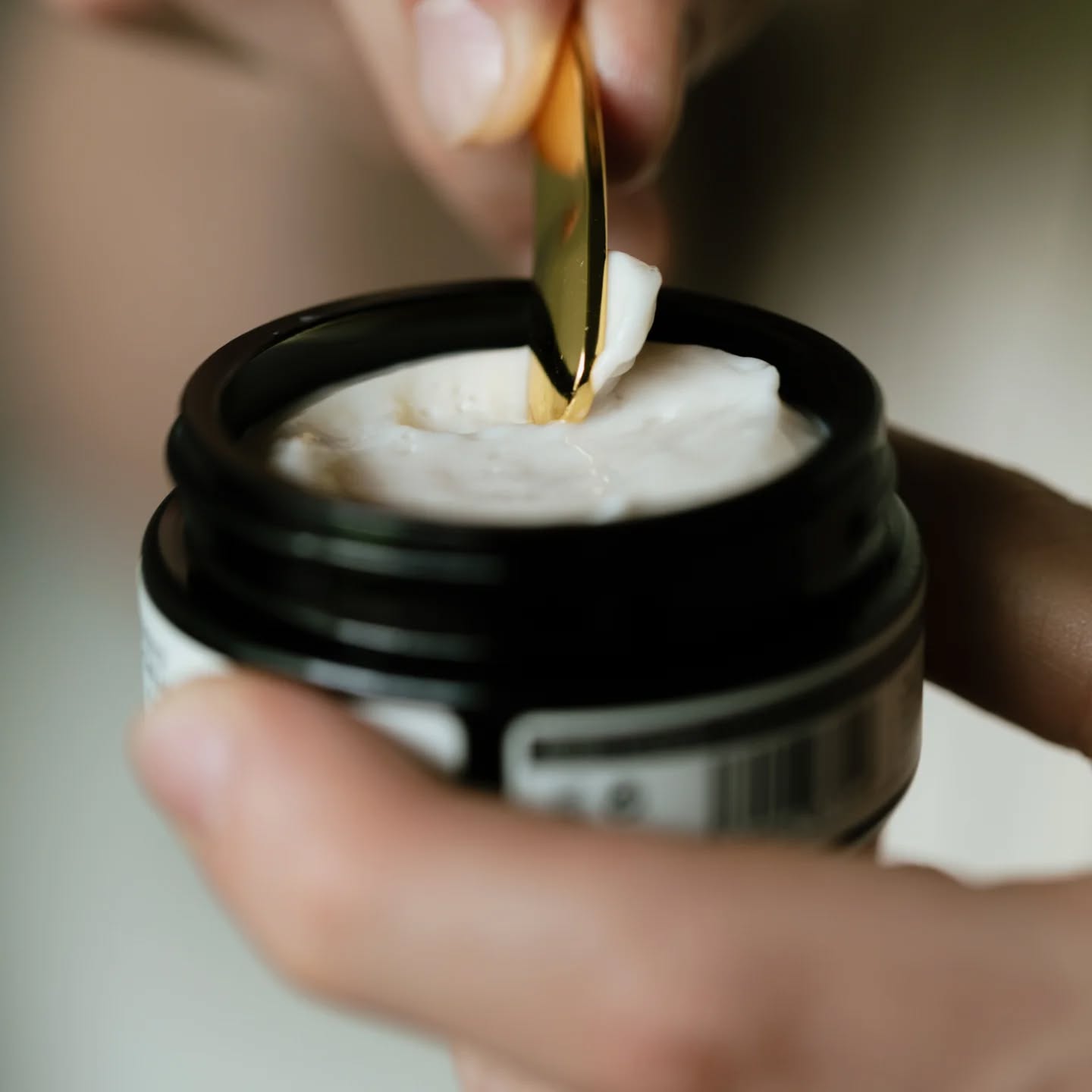 ✨ Een mooie makeuplook begint altijd met een gezonde huid ✨
Daarom werk ik graag met Likami skincare – pure, natuurlijke en minimalistische verzorging die je huid laat stralen. 🌿
Of je nu op zoek bent naar een zachte reiniger, een voedend serum of een hydraterende crème: Likami biedt alles wat je huid nodig heeft om in balans te komen. 💧
Als makeup artist gebruik ik deze producten niet alleen backstage, maar bied ik ze ook aan zodat jij thuis hetzelfde resultaat kan ervaren. 🤍
👉 Interesse? Stuur me gerust een berichtje, ik help je graag verder!
#likami #skincare #mua #makeupartist #huidverzorging #muah #makeupworkshop #Workshop #bruidsstyliste #bruidsmake-up