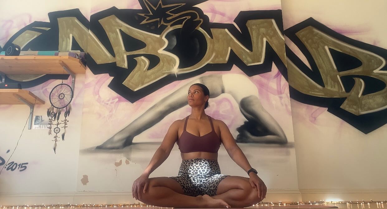 ✨NEW CLASS✨
I taught my first official class this morning @yogabombyork and loved every minute of it❤️ You can find me teaching a rare non hot class at 10am every Monday. All levels welcome. Come as you are🧘🏾♀️