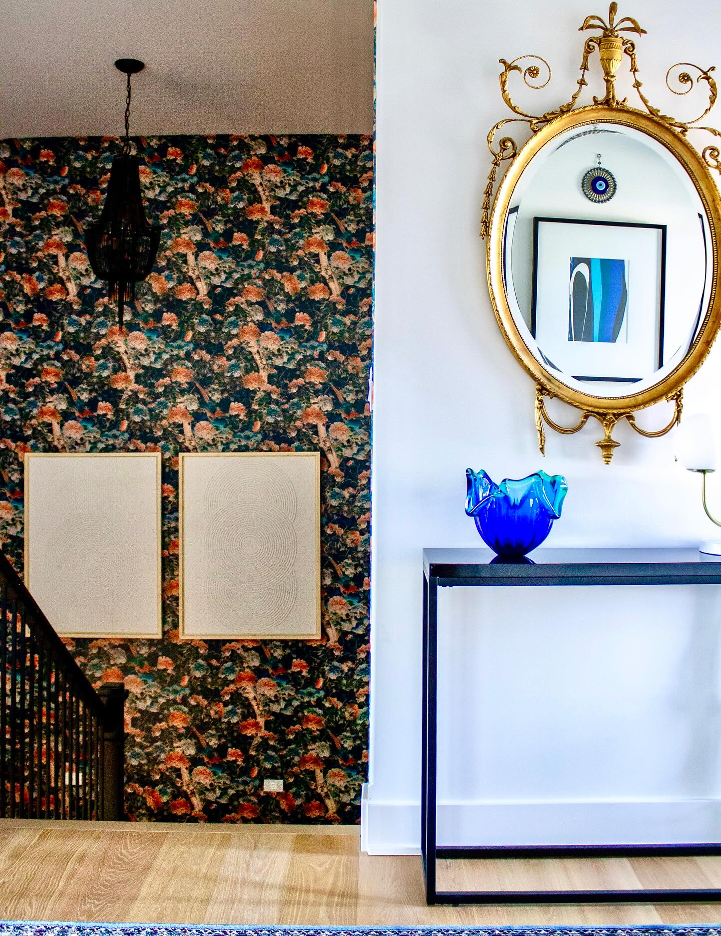 Using wallpaper in unexpected places can really elevate a home. The chinoiserie wallpaper used in this stairwell provides a heavy hit of personality and represents both of my clients favorite colors. They were hesitant at first, as clearly the wallpaper is not subtle in nature. However, once it was installed, they were thrilled with the outcome. Such a special feature in a typically overlooked space.
#kcdesign #kcdesigner #kansascityinteriordesign #kchomes