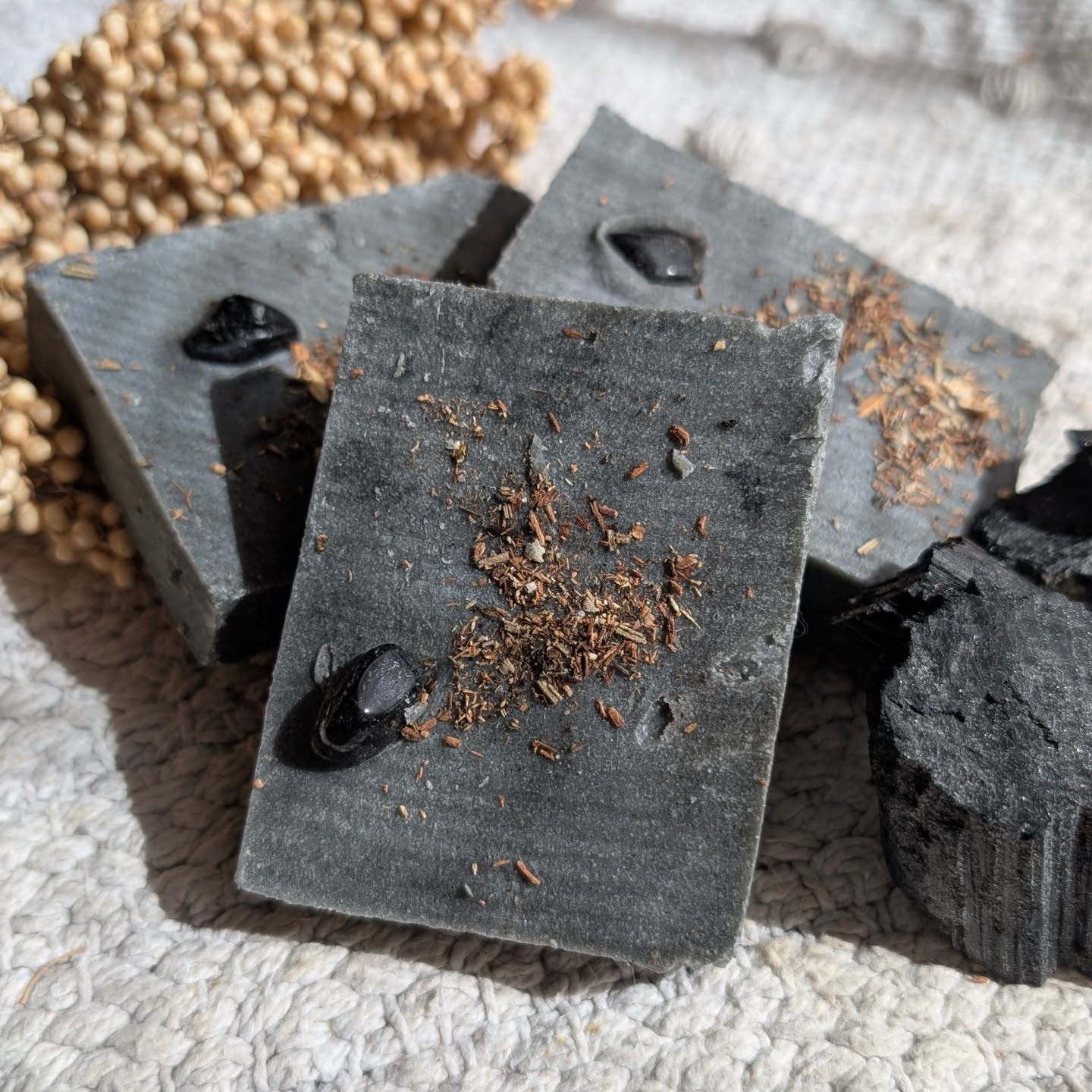 Sabão de Proteção Energética 🖤👁️✨ NOVIDADE EM EXCLUSIVO
🖤Pigmentado com Shungite em pó de grau cosmético, com base de azeite, com óleos essenciais de pau santo e arruda, e uma turmalina negra.
🧼Este é o sabão perfeito✨🙏🏻para fortalecer a tua aura! O sabão irá criar um escudo energetico, criando o corte com energias negativas e mantendo o escudo a proteger a tua energia de fontes toxicas. Tais como inveja e mau olhado, emoções tóxicas, resíduos energéticos...
👉🏻DICA depois de usares o sabão guarda a turmalina contigo durante 21 dias, no final dos 21 dias agradece e completa o ritual, devolvendo essa turmalina á natureza
Protege a tua energia 🖤 disponível na tua loja favorita 💜 www.jami.pt
#protecaoenegetica #sabaodelimpeza #mauolhado #Crystalshop #reiki #espiritual #jamilovers #LojaDeCristais #curacomcristais #crystalhealing #crystallovers #turmalina #turmalinanegra #shungite #autocura #cristaisnaturais #MeditaçãoComCristais #protecaoespiritual #limpezaenergetica #ritual #MagiaDosCristais #magia #sabaoartesanal #cosmeticanatural #fengshui #aura #equilibrioenergetico #chakras #cristaisdeproteção #CristaisDePoder