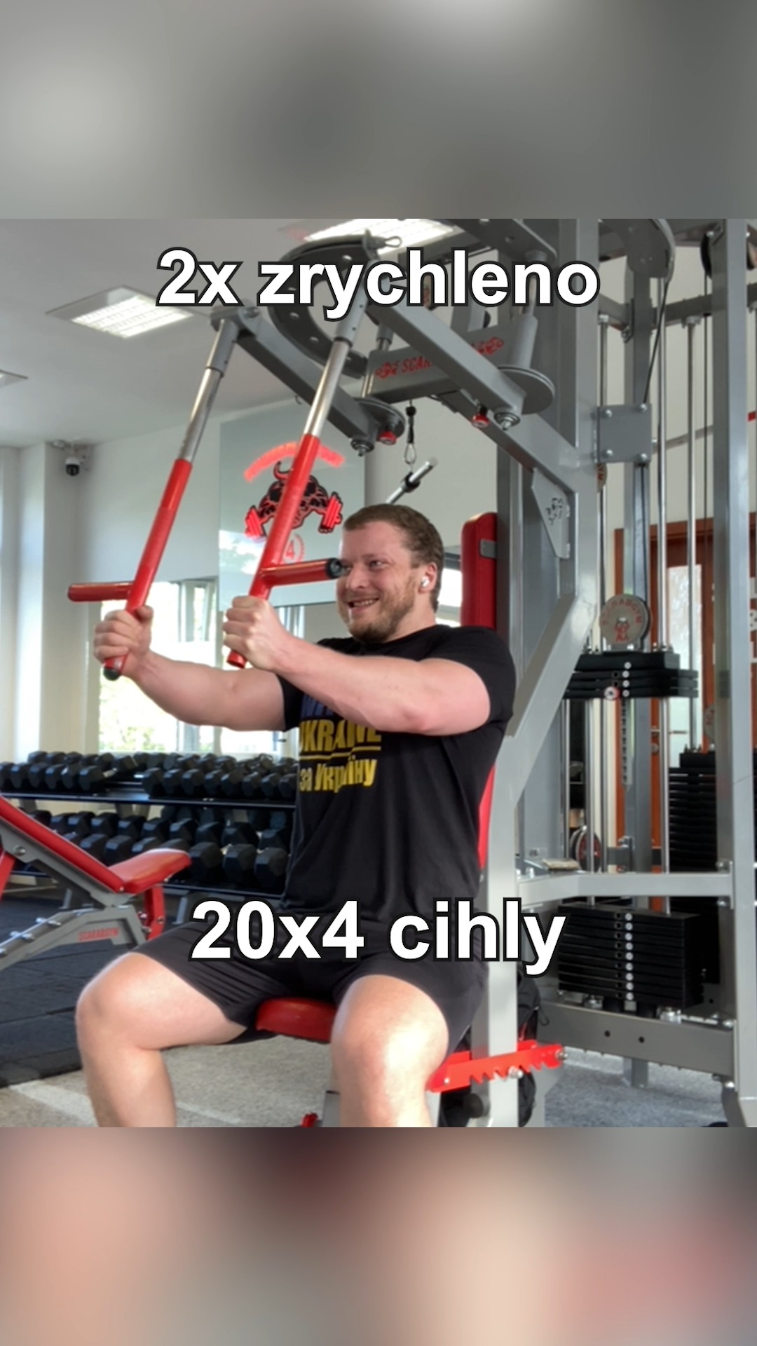 Dopumpování na motýlku po těžkých tlacích na prsa. Tady to teprv fakt pálí... 🔥