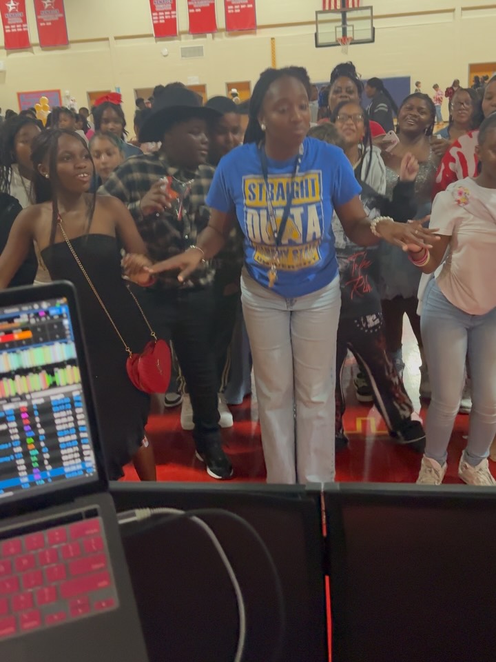 Thank You to Veterans Memorial Middle School for having me to DJ their Homecoming Dance last night!!! If you need a DJ to keep the party rocking hit me up!! #DiamondSound
#DJ #Music #Atlanta #School #Dance #HipHop #RnB #DiamondSound