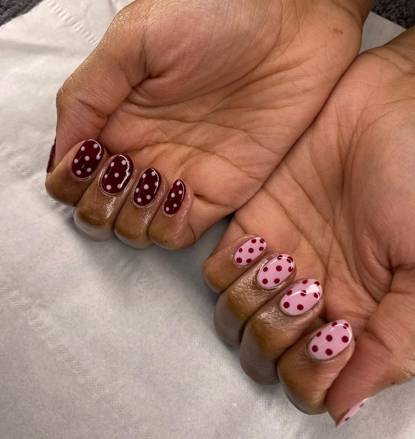 The cutest gel manicure by Fern 💅
Keep it girly but a little autumnal 🍂
You can add nail art/ chrome/ glitter to your next manicure service by selecting “nail add ons”
#manicure #gel #nails #woking #salon #medispa #polkadot #autumn