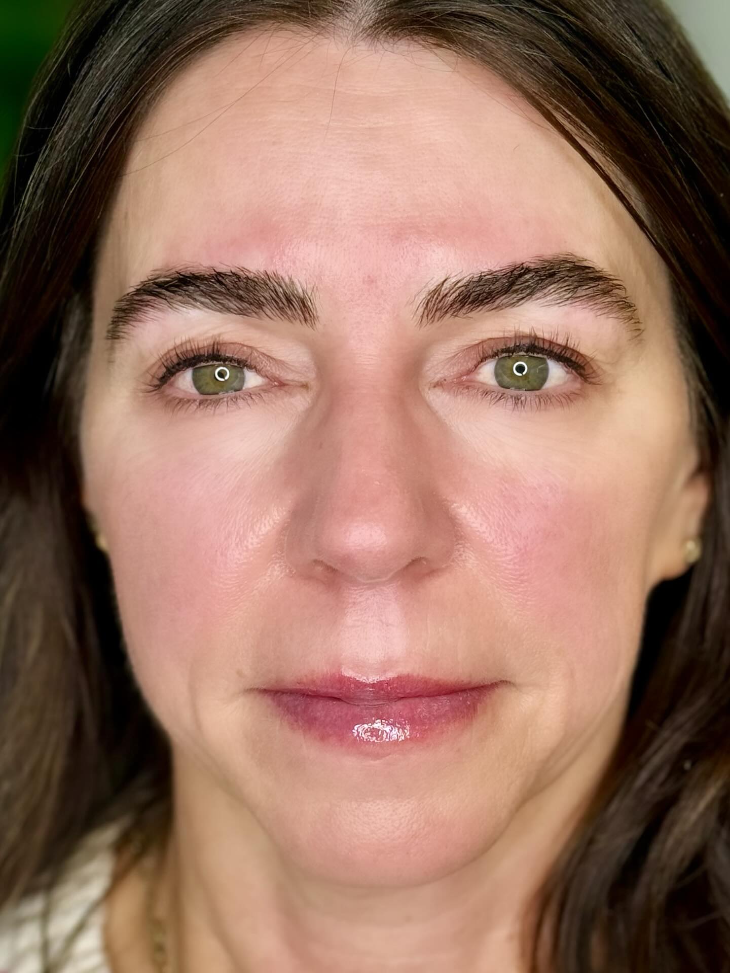 Her full brows, perfected with NANO 🔥 Subtle strokes filled the gaps at the bottom of her eyebrows for a natural, flawless finish 👌
.
Swipe 👉🏼👉🏼👉🏼 to see the details
.
.
.
.
.
.
.
.
.
#northvancouver #westvancouver #northvanlife #northvanmoms #westvanmoms #westvan #lonsdaleave #lowerlonsdale #northvanbrows #northvanbeauty #hibrowink #vancouvernanobrows #nanobrows #vancouverpmu #beauty