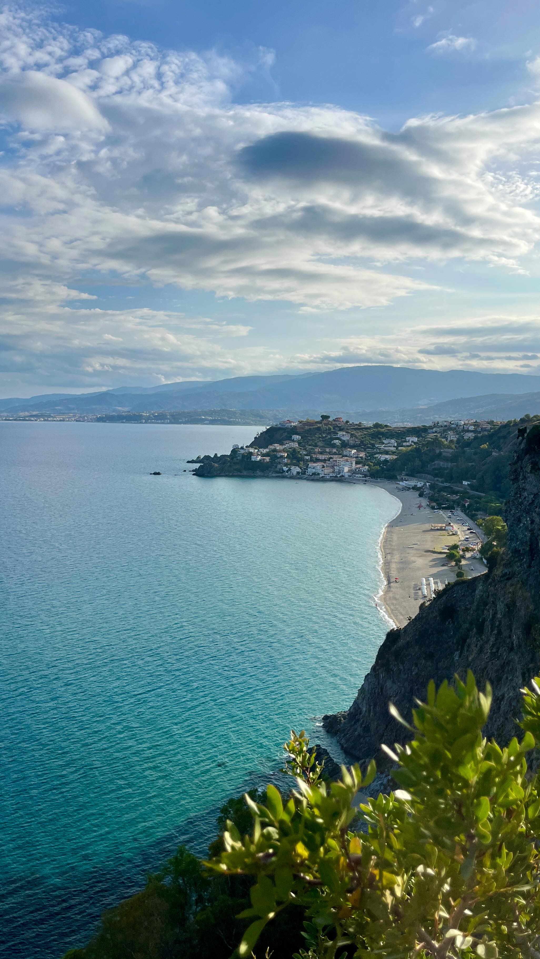 Sette giorni in Calabria: un viaggio alle mie radici
Sieben Tage in Kalabrien – eine Reise zurück zu meinen Wurzeln, zu mir selbst und zur Natur.
#calabria #reisen #neurodivergenz #aufklärung #mentalhealth #sichfinden #persönlichkeitsentwicklung #zurückzurnatur