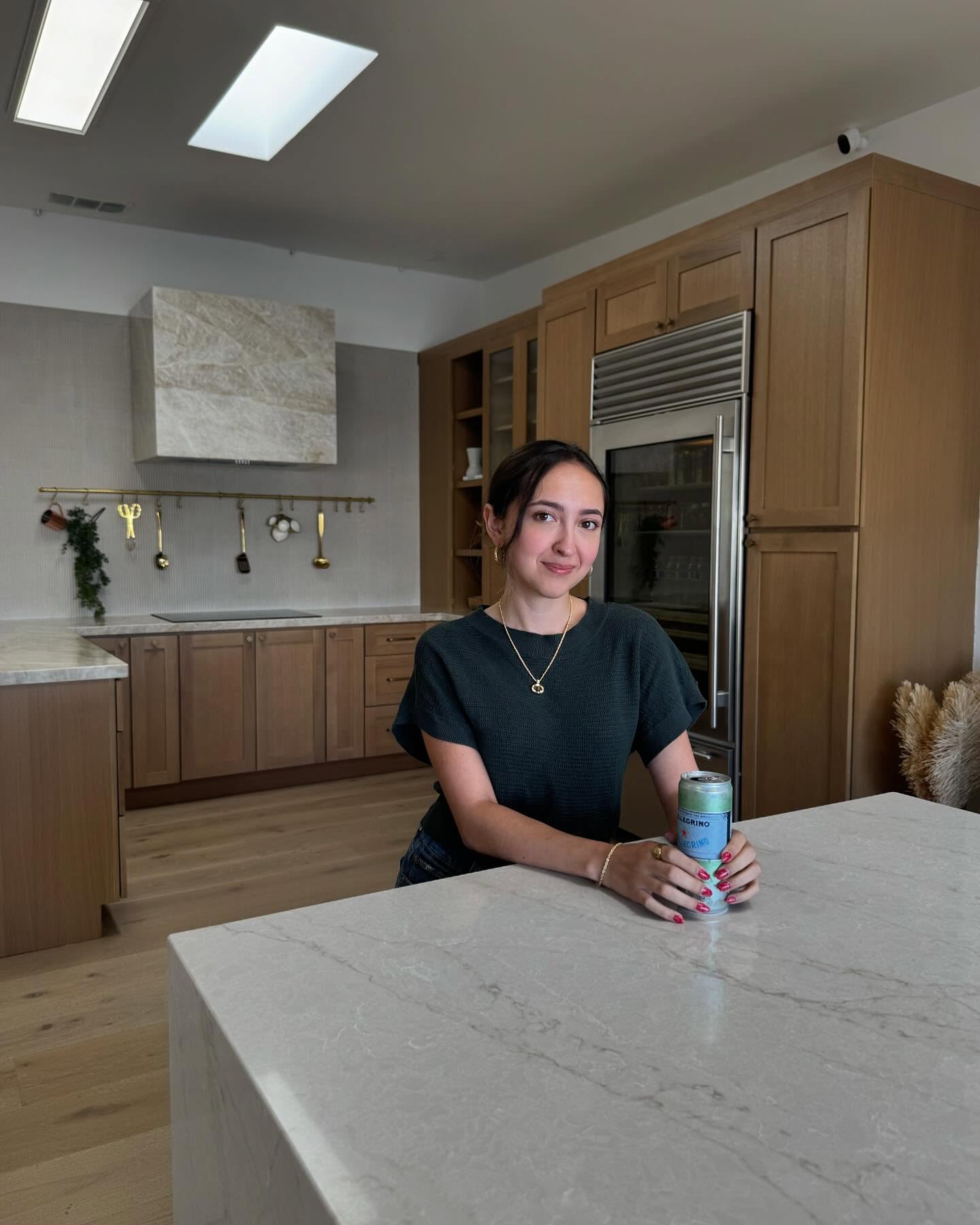 Meet Natalia! Her warm embrace and welcoming nature will light up your day. She has all the right tips and advice to make your kitchen wise 🤓😊