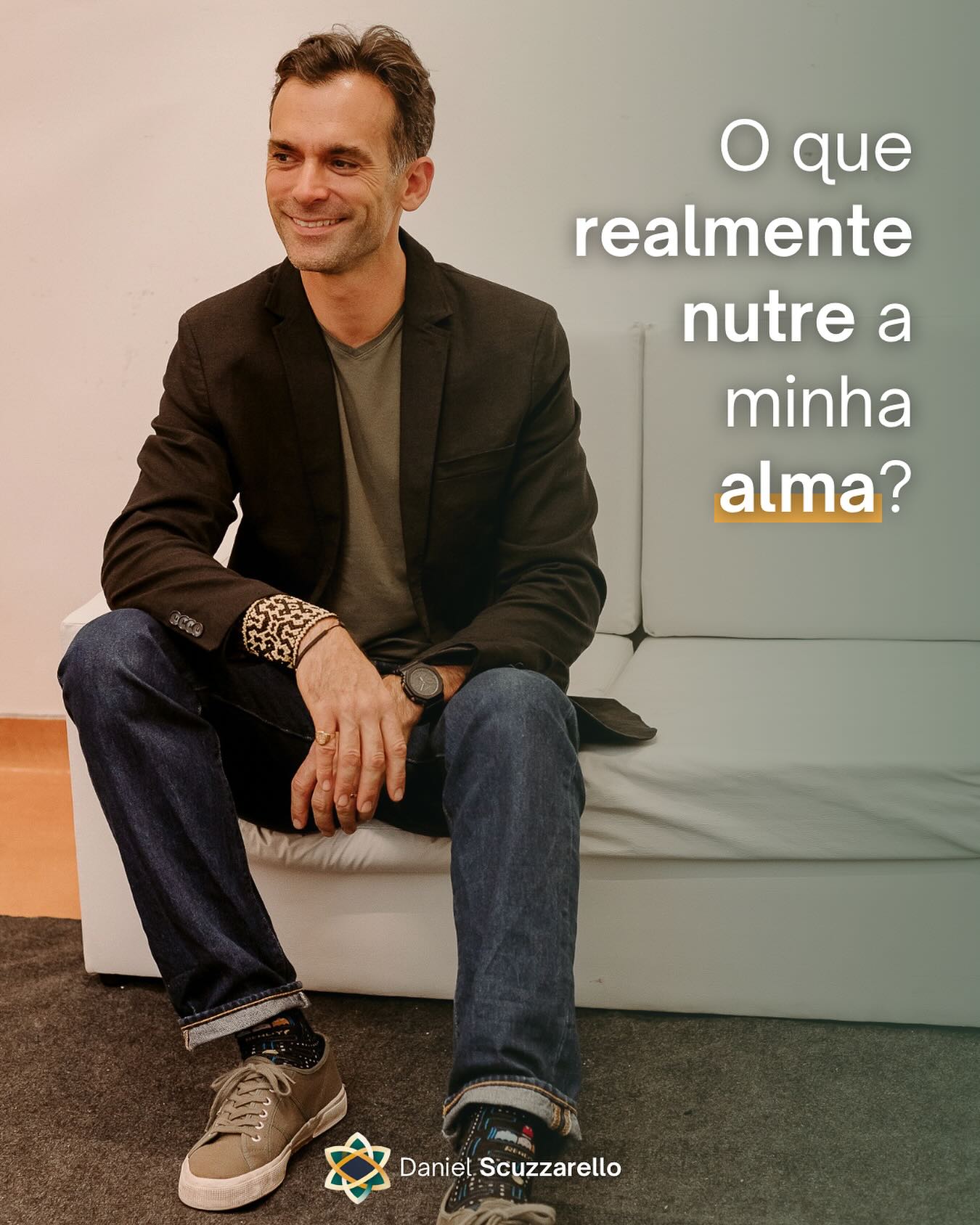 Essa frase, que venho desenvolvendo em terapia, me pegou outro dia e me fez pensar... inicialmente não foi fácil responder de imediato.
Descobri que pra mim, nutrir a alma não é sobre grandes feitos, bens materiais ou busca de metas ousadas.
É sobre a corrida que limpa a mente, a conversa que aquece o coração, o silêncio que traz clareza, o ritual que me ancora no presente.
São momentos em que sinto que estou inteiro, conectado comigo, sem precisar provar nada para ninguém.
Mas agora vem a parte difícil, talvez: criar espaço na rotina para permitir que isso aconteça. Aos poucos, percebi que quando escolho conscientemente incluir esses momentos no meu dia, tudo ao redor muda: a forma como trabalho, como me relaciono, como lidero, como vivo.
Talvez o ponto seja simples: quando a alma está nutrida, o resto flui.
#mindset #lider #lideranca #pessoas #gestao #liderancaconsciente #mentoria #breathwork #consciousleadership