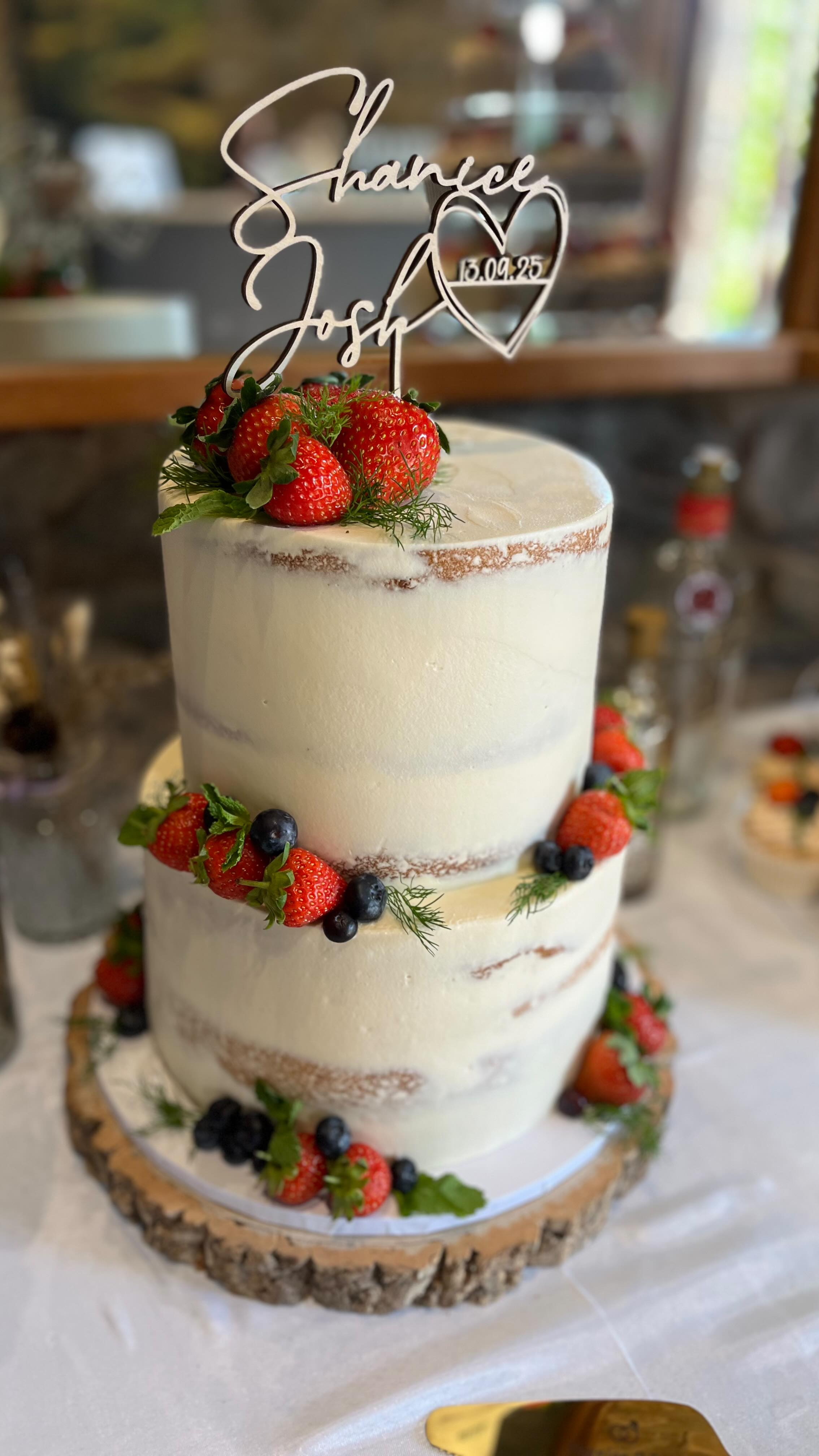 A fruity number for Shanice & Josh 🍓
13.09.25 @waltoncastle
.
.
.
#JustMarried #cakedesign #cakecakecake #buttercreamcake #bakersofinstagram #weddingcakes #weddingcakeideas #seminakedcake