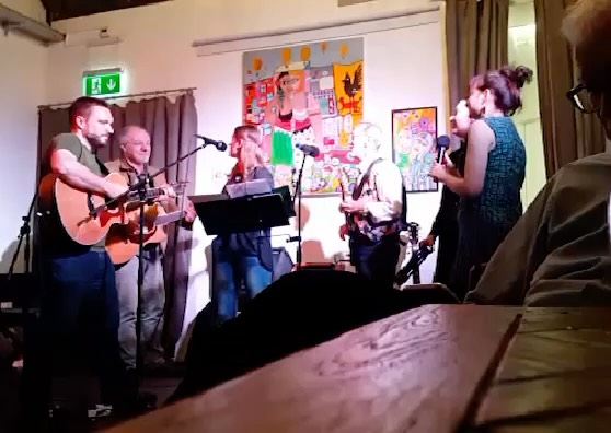 ๐๐โ๐ ๐๐ต๐ฟ๐ผ๐๐ฏ๐ฎ๐ฐ๐ธ ๐๐ถ๐บ๐ฒ! Part 3
After McGeeโs, our journey took us to ๐๐ฟ๐ผ๐๐ต๐ฒ๐ฟ๐๐ผ๐ผ๐ฑ โ an amazing spot with Milena as the best host behind the bar. ๐น The vibe, the people, and the warm welcome made it feel like home.
Even though our open mic nights had to move again due to a takeover, the memories here are truly special. One of the highlights? Closing the night together singing ๐๐ผ๐๐ป๐๐ฟ๐ ๐ฅ๐ผ๐ฎ๐ฑ๐ ๐ถ โ a tradition that brought everyone closer.
Forever grateful for this chapter and the community we built at Brotherwood. ๐
#Throwback #OpenMic #Brotherwood #GoodTimes #CountryRoads #LiveMusicCommunity