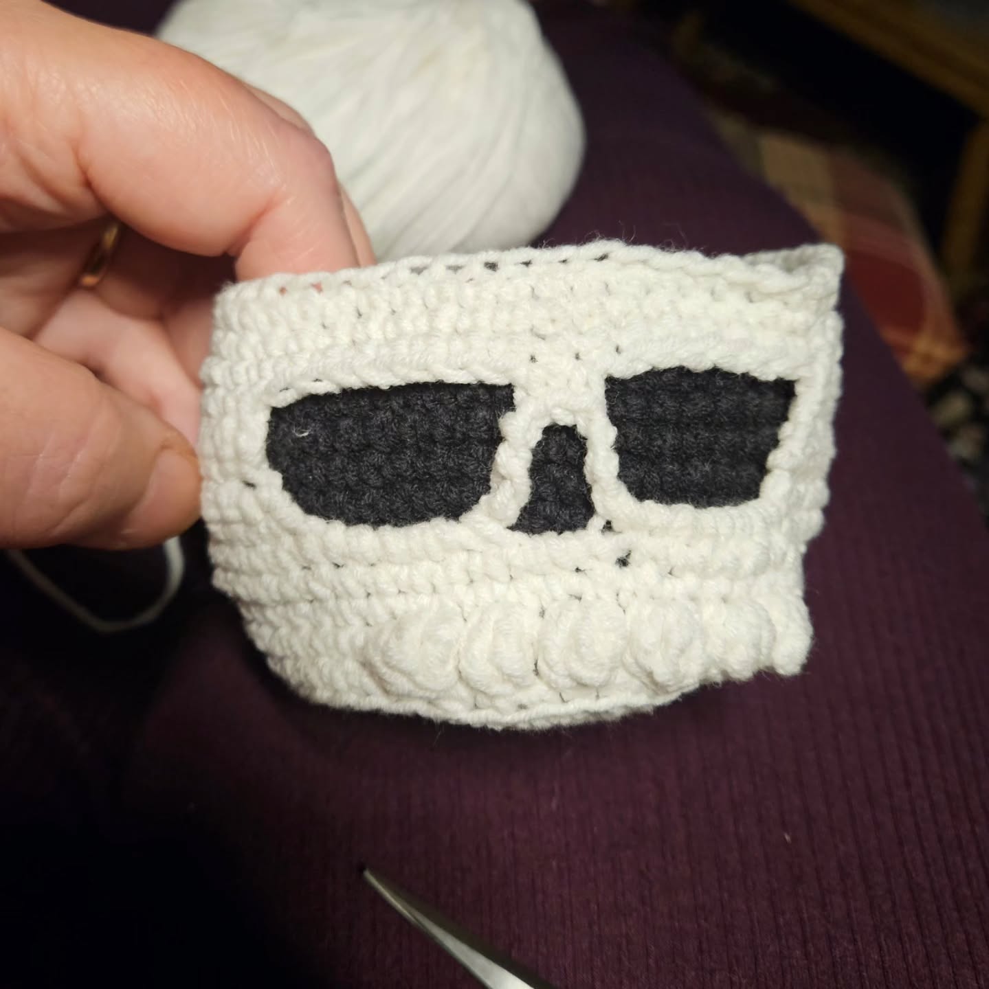 It's happening! This is based on the Brainy Skull Coaster Set pattern by Svitlana Hurova (@fayni_toys ), available on Etsy.
.
#hungryhousewivescraftandvendorshow #hauntedmarket #skullcoasterset #crochetersofinstagram #fiberartistsofinstagram #smallbusiness #fiberarts #crochet #skull #halloweencrafts