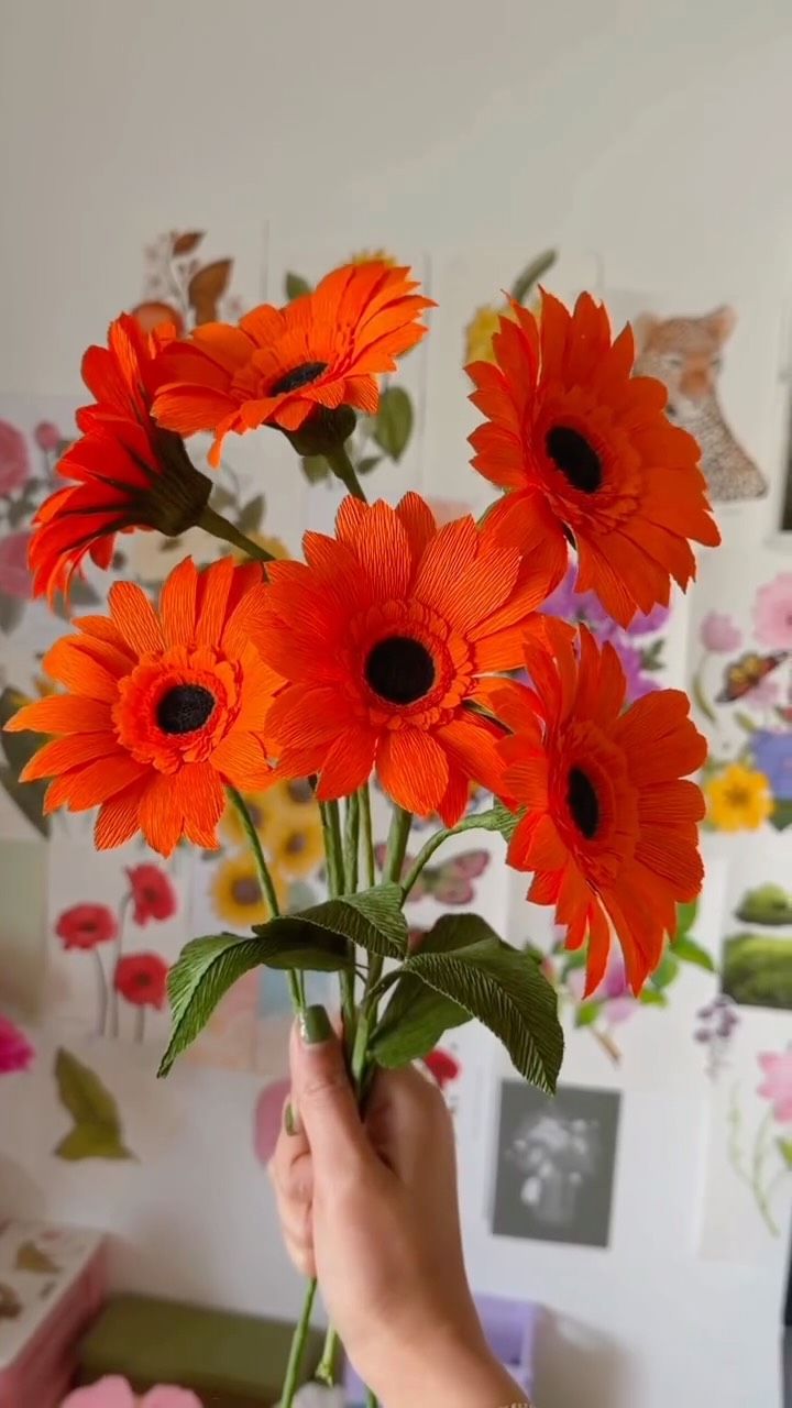 Paper Gerbera ✨
Here’s another flower I created recently, developed for a customer order💕
#paperflowers #crepepaperflowers #floritastudio