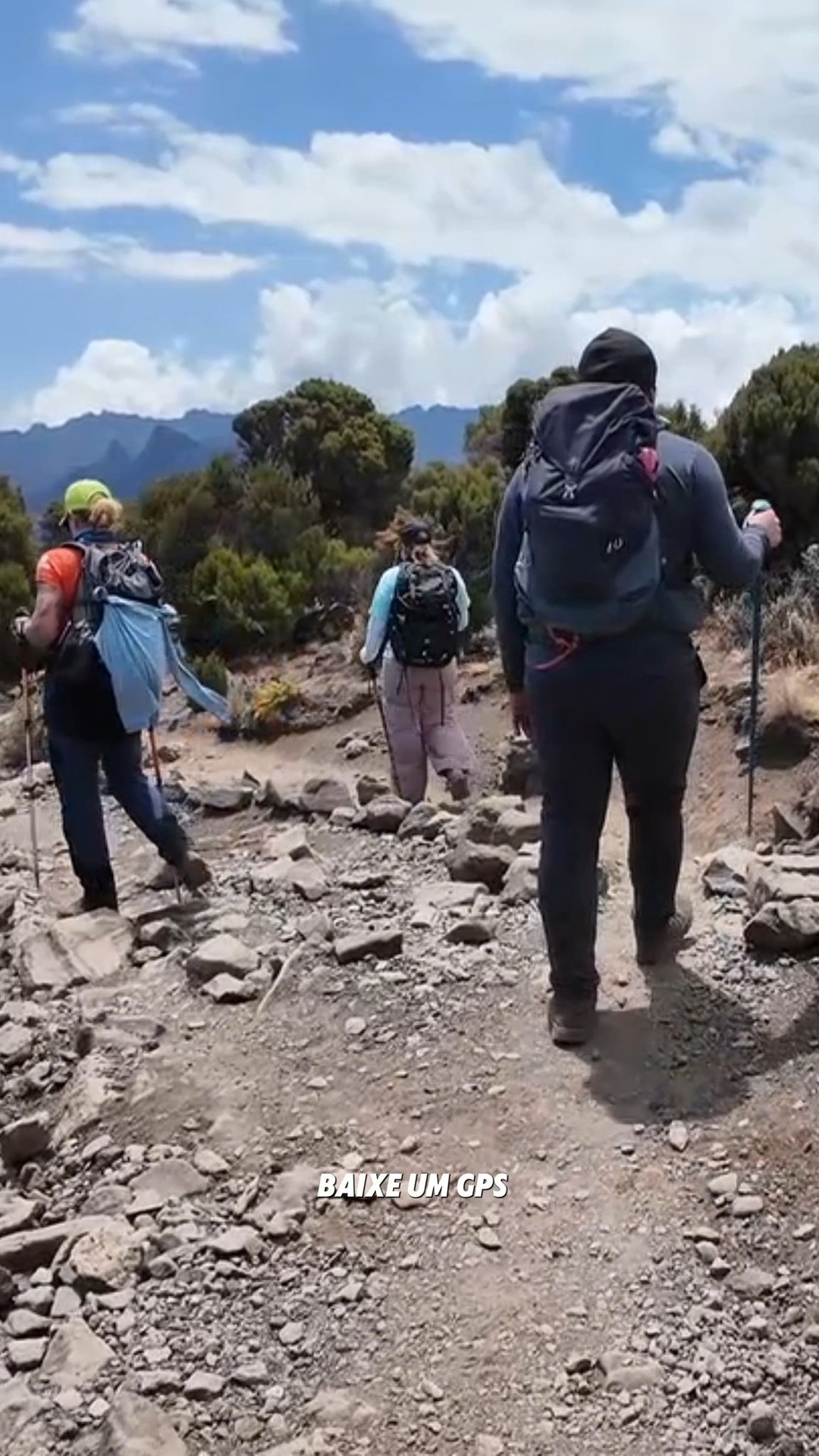 Na montanha, o caminho nem sempre é tão óbvio quanto parece. 🌲✨
Estar preparado é o que transforma a aventura em segurança.
👉 Qual dessas dicas você já usa nas trilhas?
#Montanhismo #Trilhas #AventuraSegura #Trekking #OrientaçãoNaMontanha #VersusEuMesmo #ExplorarComSegurança