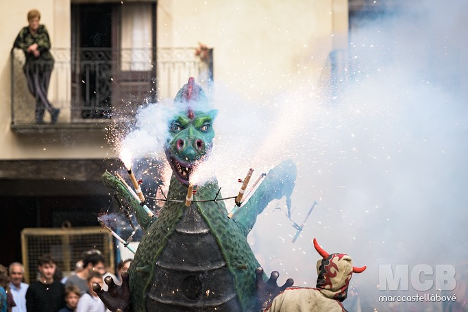 Instants de #festa.
…
📸👉🏻 https://festamajorcervera.mcb.cat
…
#Cervera #Segarra #somsegarra #Catalunya #morethananumber #festamajor #fmcervera2025 #festamajorcervera2025 #culturapopular #tradició #música #colors #ritme #ball #diables #sardanes
…
@paeria.cervera @somsegarra @ccsegarra @turisme.ccsegarra @segarraviva @visitlasegarra