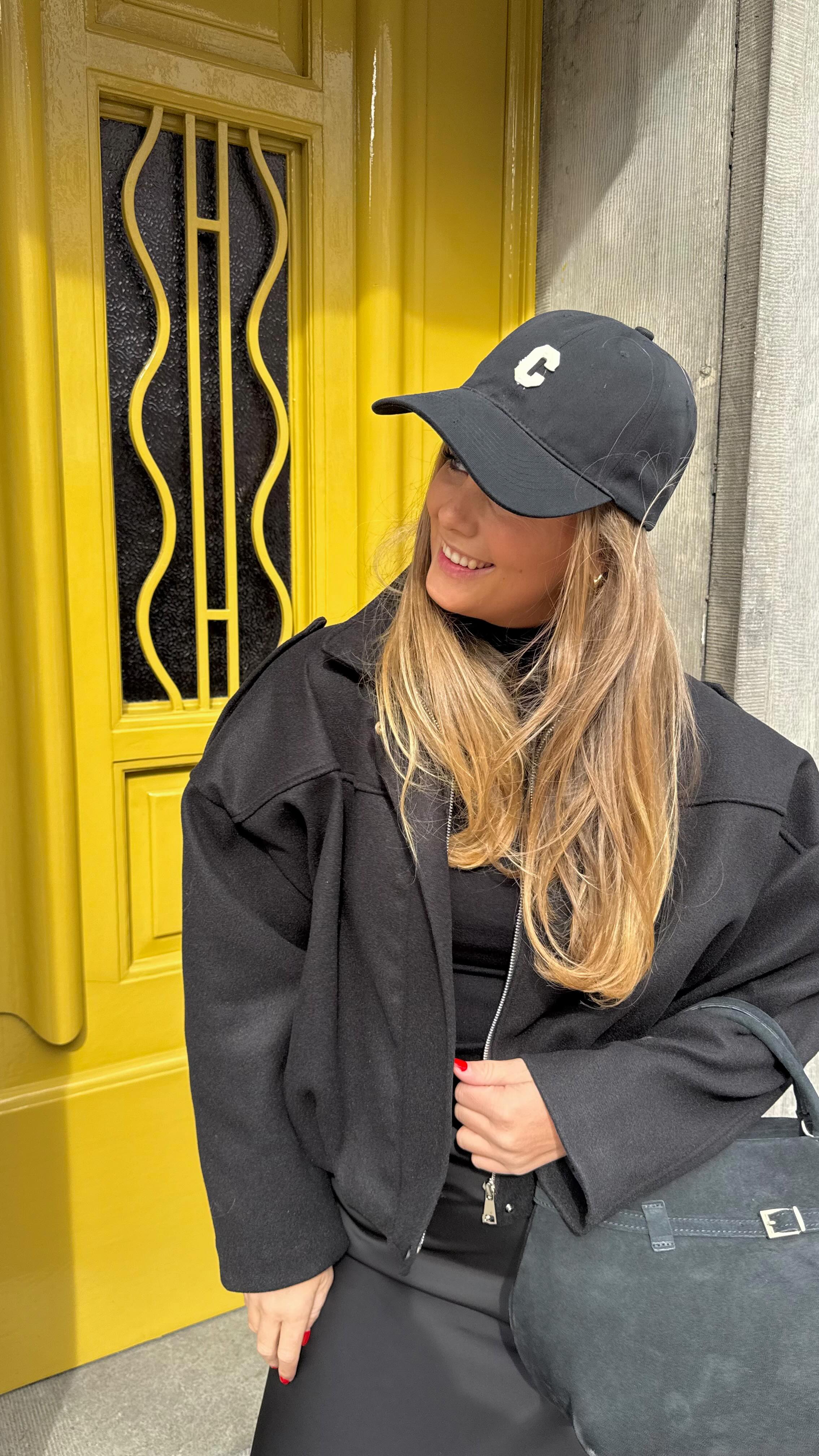 Black on black but never basic 💛
#ootd #citystrolls #newin #autumnfits #falloutfitinspo #suedebag #newcollection