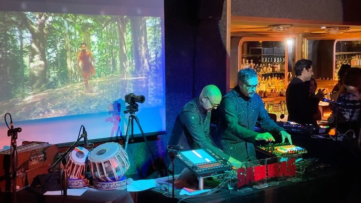 What a night at @rockwelllosangeles and @deliciouspizzahq 🙏🏽 We had the joy of premiering brand new tracks from our forthcoming album—brought to life with the brilliance of our producer @b.a.r.d.o__ and the energy of live collaborators like @clintonsings . For us, the music is only half the story—the visuals are where we get to bend light, color, and symmetry to deepen the journey. Thank you for being there with us, for dancing with us, and for making this preview unforgettable.
Special thanks to all the artists that performed at the event:
Clinton Patterson
VFRESH @vfreshmusic
ROARKYD @roarkyd
MC TAZ @tazzystar
Razor Rus @razorrus
Thanks to everyone that bought our merch! We have T-Shirts and Totebags available on our website at www.sadubas.com ❤️ support the dream! Video clips by @neiel7 and photos by Prem and Razor