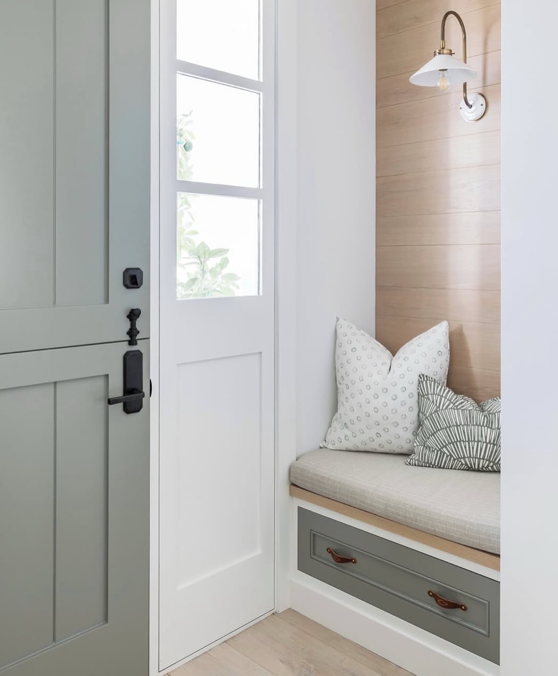 Loving this welcoming entry by @mindygayerdesign 🤍 Soft greens, layered textures, and custom seating with pillows in @greigetextiles set the tone perfectly.
#greigetextiles #mindygayerdesign #andreaontheroad #entrywaydesign #interiorinspiration #textilelove #designcollaboration