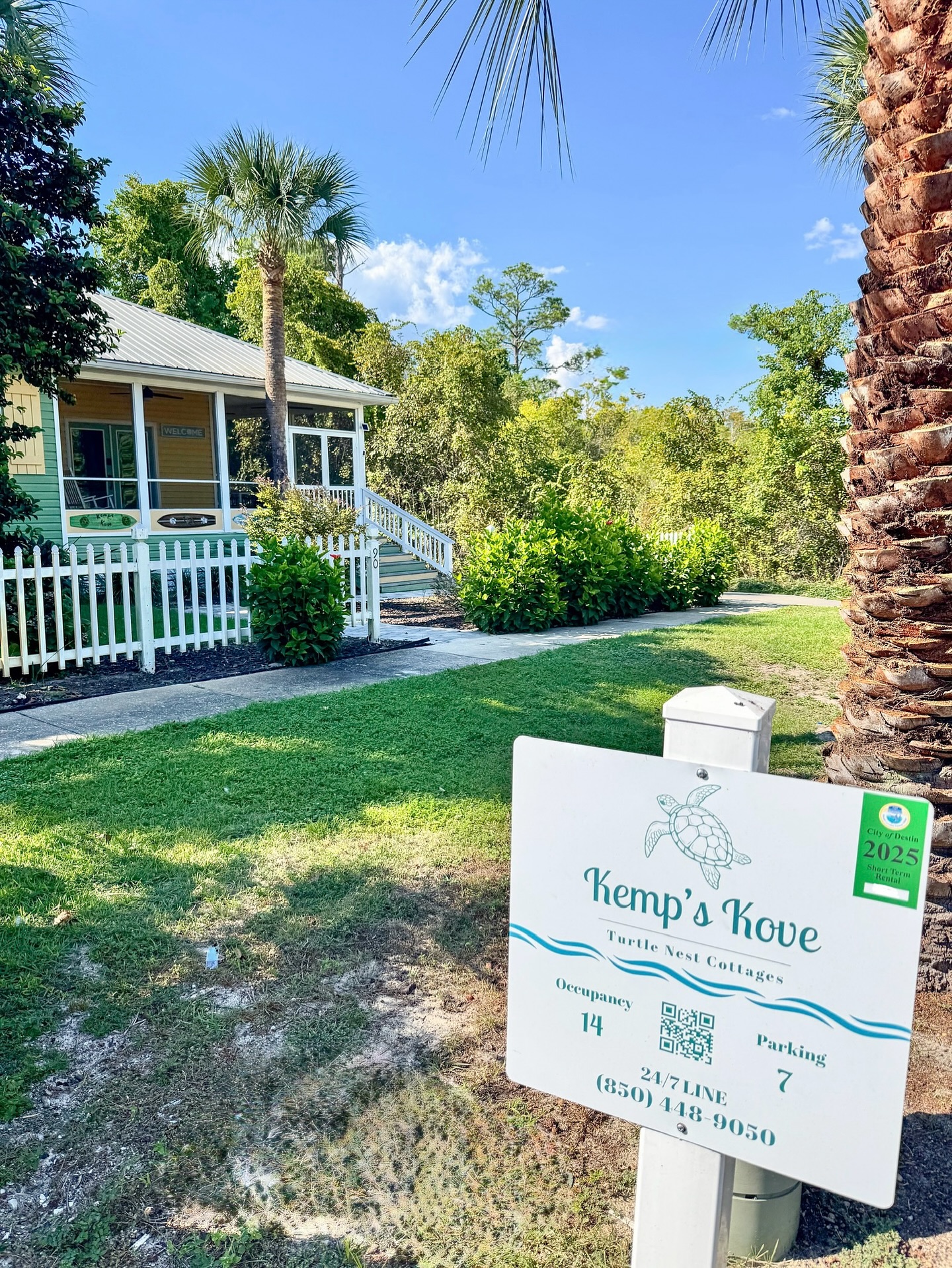 Officially available!
New HVAC, new stairs, freshly painted indoors, deep cleaned, and new windows and doors going in this week!
Website in bio!
#destin #emeraldcoast #destinvacationalrental #airbnb #vrbo #crystalbeach