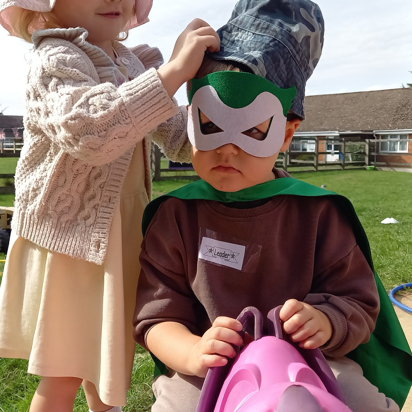 Even superheroes need sunhats! Friday’s mission was saving our friends in the garden, one magic potion at a time. Capes on, cauldron bubbling, imaginations flying high. What wonderful fun in the sun.
#eyfs #nursery #preschool #claverdonmatters #claverdon #warwick #henleyinarden #outdoorplay #superhéroes #imagination #childimagination
