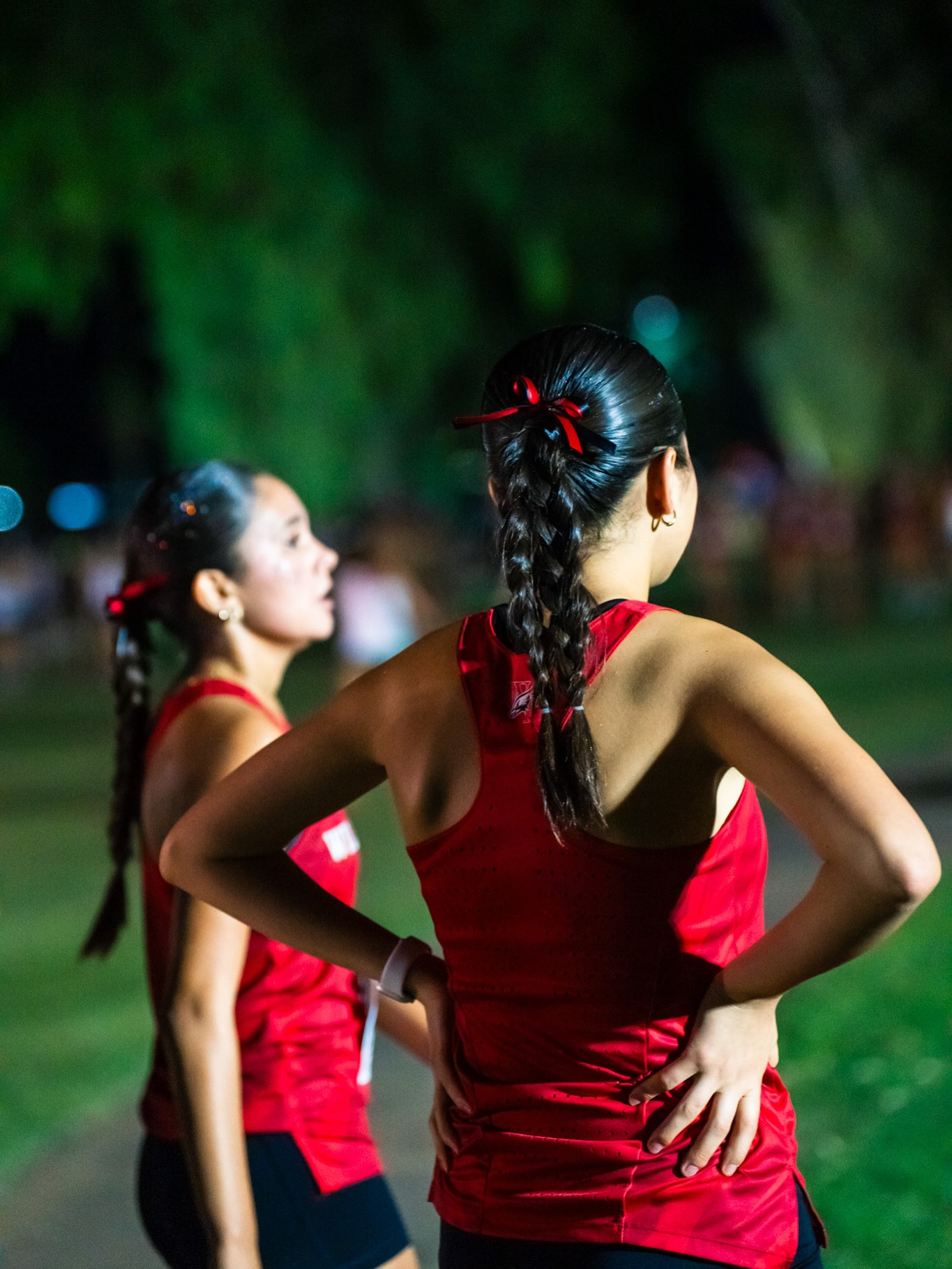 At Twilight, in her first race back in quite a while, Malia showed the work she’s been putting in behind the scenes with an 18:30 (New School Record, sorry Tylee 🫠).
Her little sister has been holding it down in her absence and dropped a solid 19:20 herself. Together they’re living out something we as a family have happily/sadly have been anticipating as they get to be true teammates on the same XC teams and future relays for 1 year. Seeing my girls push, work, and lift each other up brings me joy!
You two have always had each other’s back. Now go out, have some fun, and make some noise. And reiterate have fun! 📷 @apinmotion @arizona.xctf
#WilliamsFieldDominates #SisterStrong #XCSeason #ProudDadCoach #RunAllDay