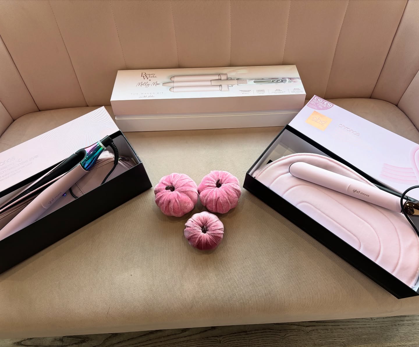 🩷October giveaway for BOWEL CANCER UK🩷 We will be giving away these 3 amazing prizes in October and ALL PROCEEDS WILL GO TO BOWEL CANCER UK.
Molly Mae waver, GHD chronos in pink and GHD chronos in baby pink.
Numbers 1-50, £10 per number
These are amazing prizes and for such a good cause that you know is so close to our hearts ♥️