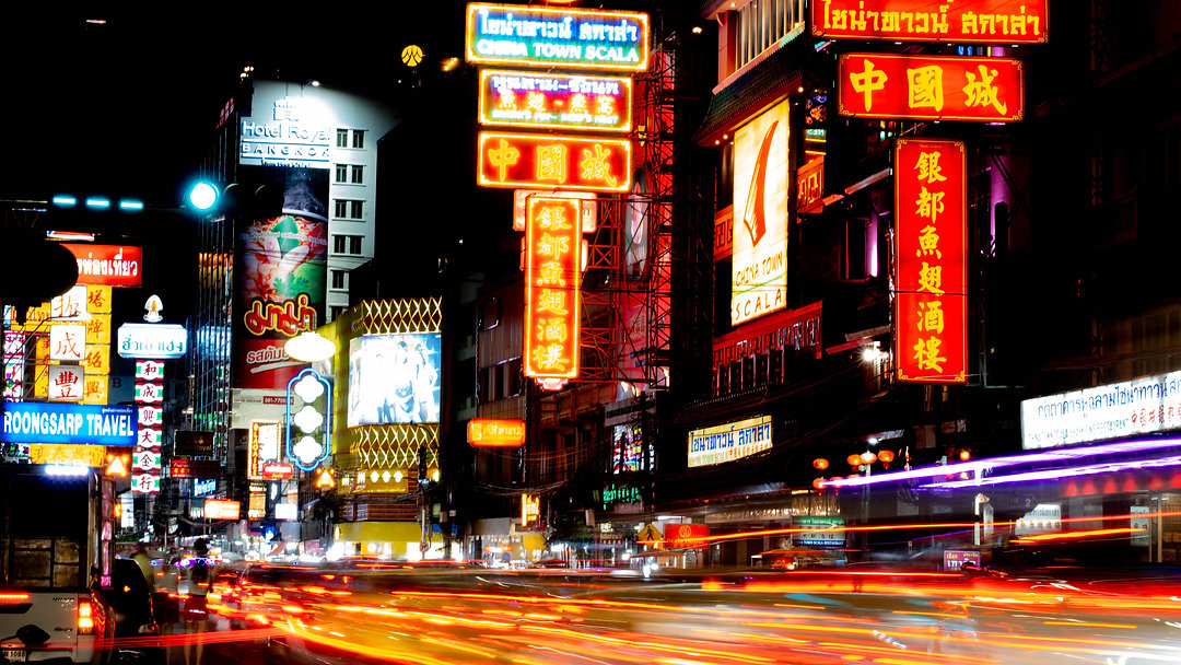 Capture the magic of Bangkok after dark! 🌃✨ Dive into the vibrant world of night photography in Chinatown where neon lights and bustling streets create captivating scenes. Join our Walk-Talk-Photo hidden gems experience and learn how to capture the city’s glow like a pro! Link in Bio