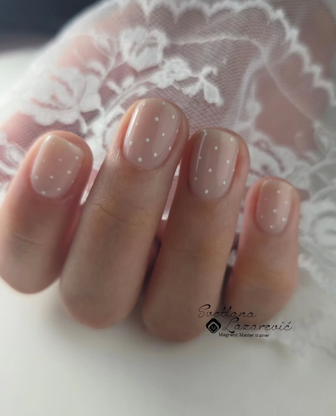 Sometimes it’s the little details that create the biggest magic ✨️
A touch of nude, a few tiny dots – and you’ve got the sweetest minimal design🤍
.........
Manchmal sind es die kleinen Details, die den grössten Zauber bringen ✨️
Ein Hauch von Nude, ein paar feine Dots – fertig ist das süsseste Minimal-Design🤍
.
.
#minimalnails #shortnails #nudebasenails
#polkadotnails #simplenailart #cleanlook #nailinspo #nailsoftheday #nageldesign #gelnägel