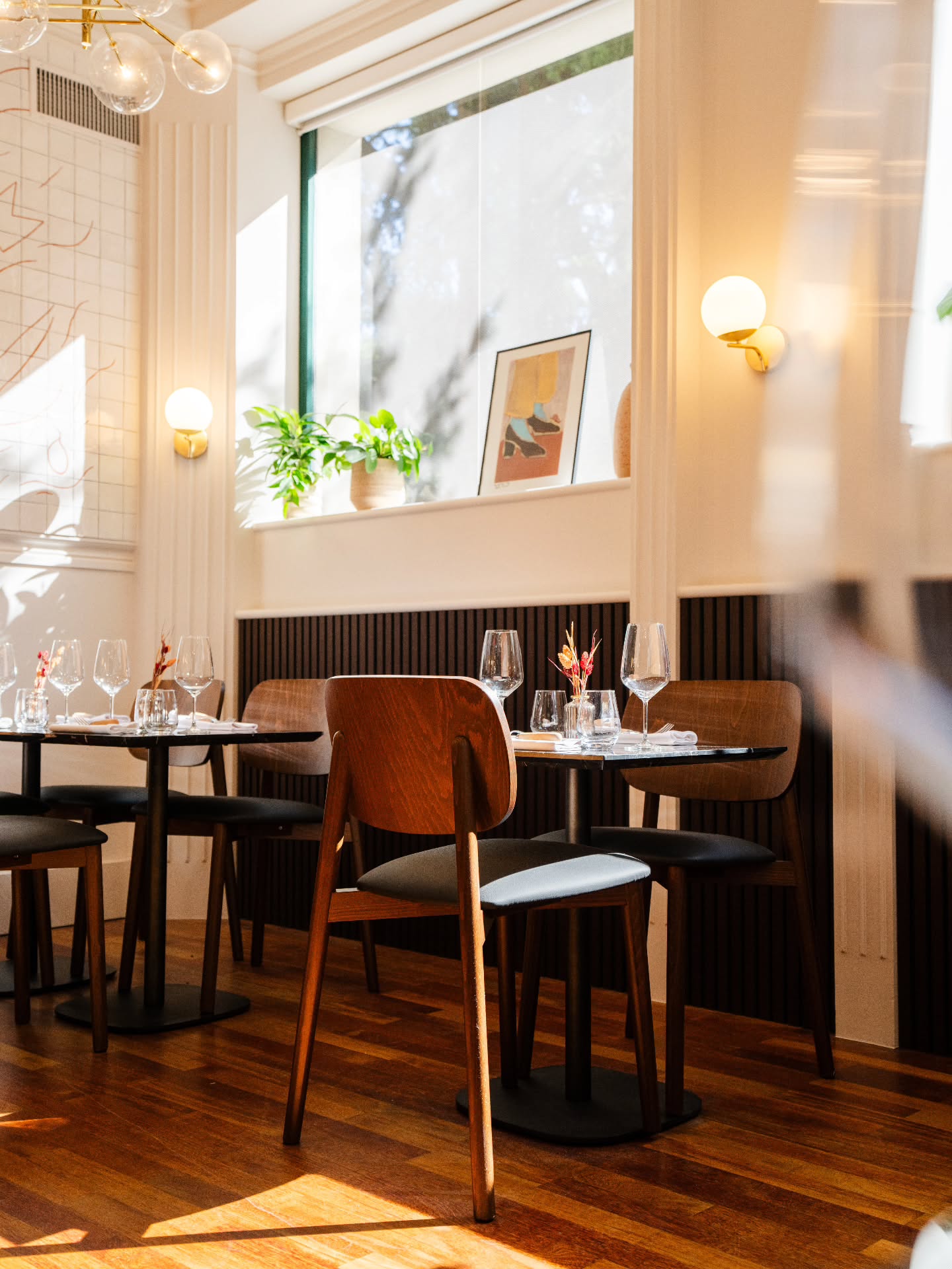 Le soleil entre, la table est dressée — tout est prêt pour vous accueillir dès demain à 11h30. Chez Pepper, on sublime la viande et on soigne chaque détail pour que chaque moment devienne spécial.
Réservations:
www.pepper-restaurant.ch
#lausanne #thelausanner #vaud #restaurantlausanne #ınstafood #mylausanne #foodlover