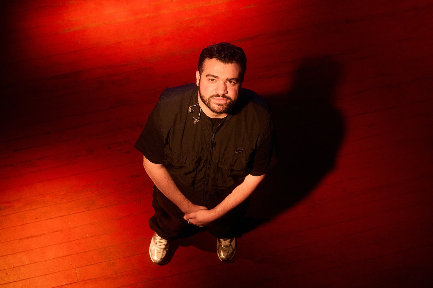 Mon prochain single sort « RED LEVEL » ce jeudi !
Je l’ai joué toute l’année en live, toujours en clôture de mes sets
C’est le premier extrait d’un EP avec mes morceaux préférés joués cette année
Trop hâte de vous le partager <3
_
My next single « RED LEVEL » is out this Thursday!
I’ve played it live all year, always closing my sets with it
It’s the first track from an EP with my favorite live songs of the year
Can’t wait to share it with you <3
📸 @alx_annen