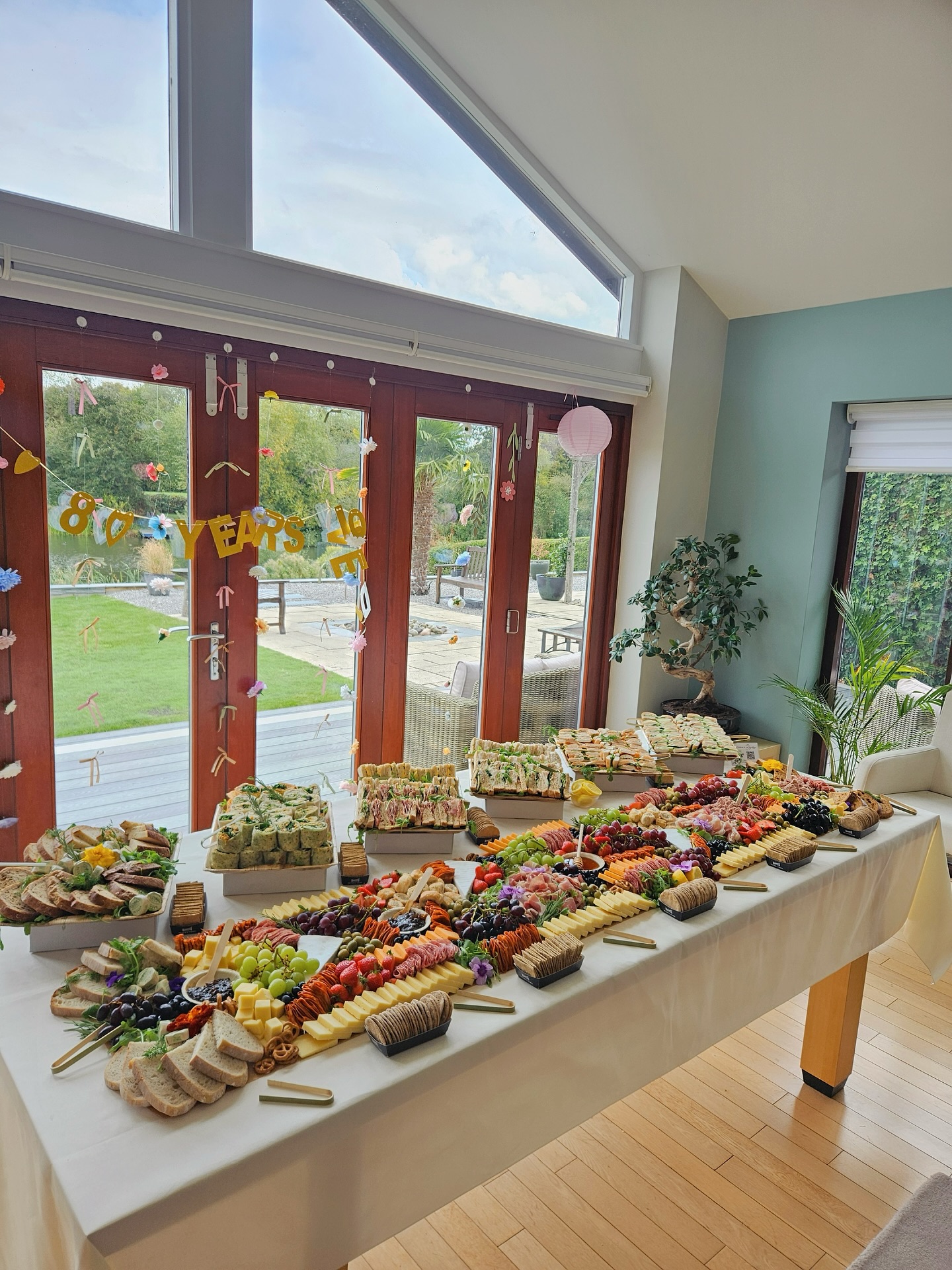 Flat Grazing Table with Deli Platters ✨
Make your next event delicious, fun, and hassle-free with our catering ⬇️
~ bookings@plattersandboards.co.uk ~