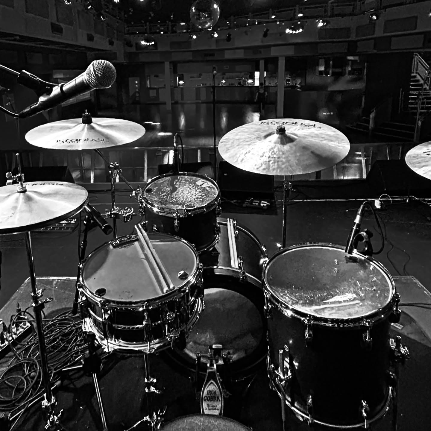 Last of a crazy week of gigs this Monday in Reading 🥁
#drumsdrumsdrums #vf15 #drummer #drummergram #remodrumheads #gretsch #gretschdrums #sessiondrummer @gretschdrums @istanbulagop #londonmusician #londonmusic #drummerinlondon #drum #drums #drumkit #drumset #instadrums #soundsfrommyattic #drumminglife #remoterecording #remotedrumtracks #remotedrumrecording