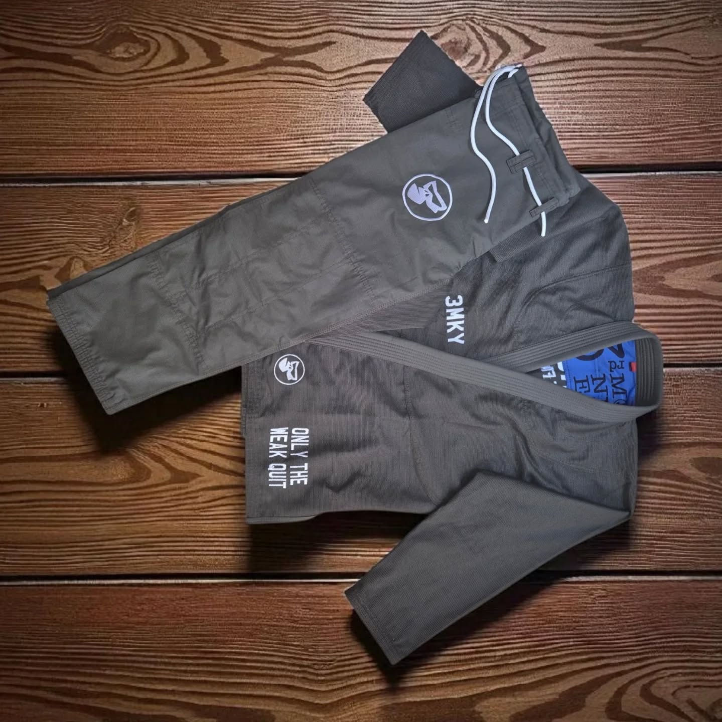New Gi
Only the weak quit
Limited numbers. Grab them while you can
#3rdmonkeyattitude #3MKY #kimono #bjj #brazilianjiujitsu #3rdmonkey