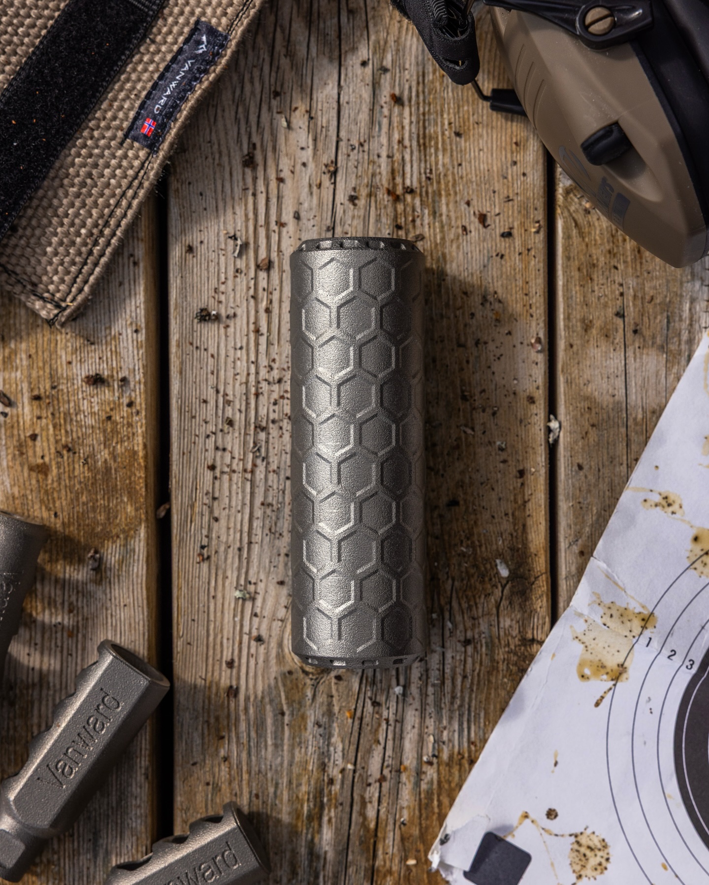 Strength in every detail - Vanward Felt in raw titanium