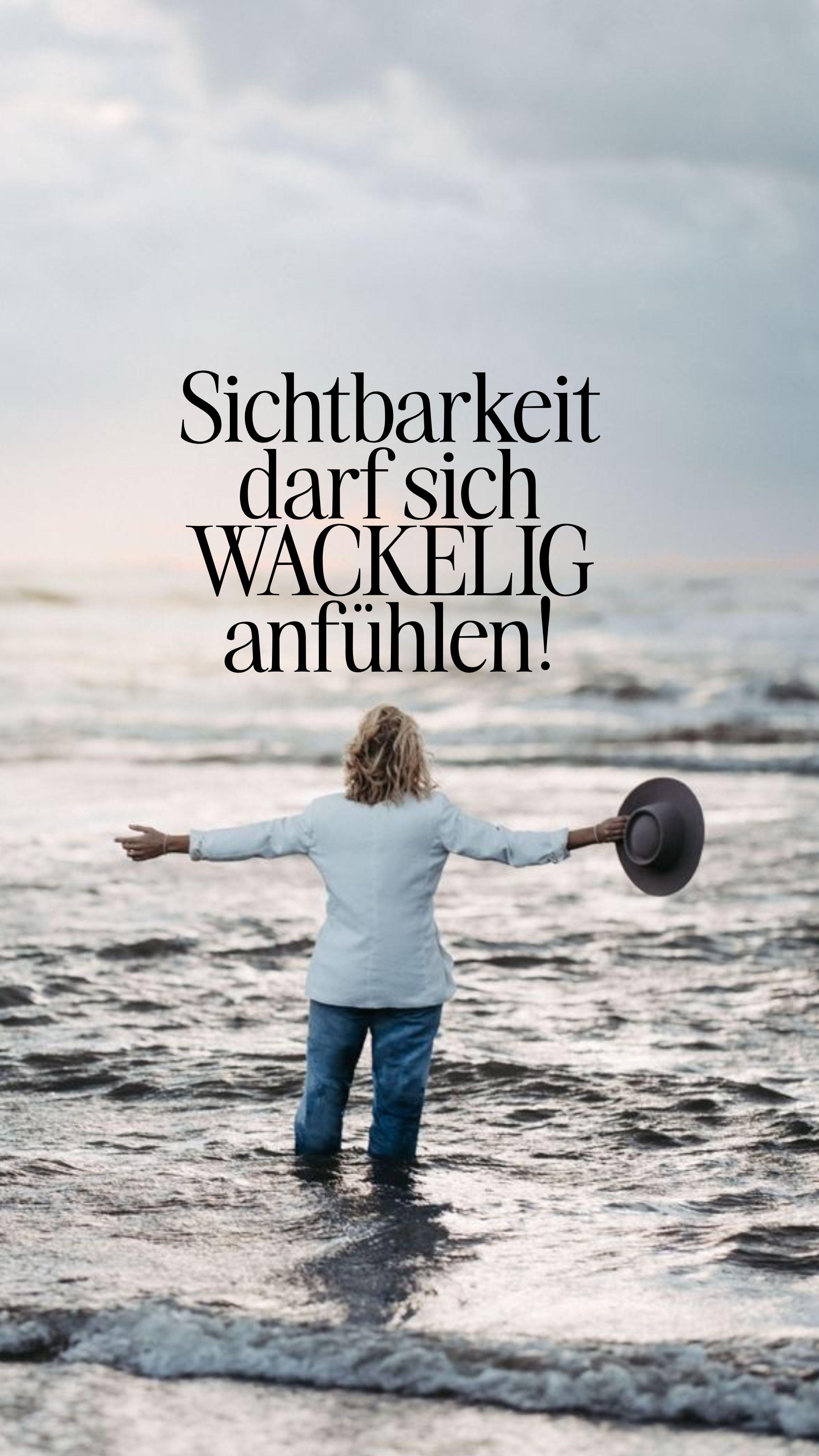 Als ich das erste mal vor der Frage stand mich sichtbar zu machen erfasste mich Panik. Was wenn meine ehemaligen Kollegen mich sehen.
Dann gab es einen Tag an dem ich dachte: Ich habe eine Vision und wenn ich nicht losgehe kann ich meine Botschaft nicht teilen und keinen Menschen erreichen für den das aber vielleicht gerade hilfreich wäre.
Ich habe mir versprochen zu springen und mich nicht mehr wegen Technik hustle oder anderen Ängsten zurück halten zu lassen.
Ist es immer 1000% easy? Nein! Lohnt es sich 1000fach? Absolut!
Für mich reicht es einen Menschen mit meinem Beitrag zu inspirieren.
Mach es nicht für die Follower.
Mach es für Dich.
Für deine Vision und deine Botschaft!
Alles ist schwer bevor es leicht wird und dazwischen steht die Übung.
Was mir und meinen Kunden hilft:
Ein Buddy zum austauschen und gemeinsam wachsen. Habe ich auch und das hilft sehr.
Was mich persönlich immer zieht ist es mich in ein Thema reinzufuchsen und dann im Flow der eigenen Begeisterung etwas zu erstellen.
Meine goldene Regel. Ich produziere nur etwas, wenn ich in einer guten Energie bin und wirklich Lust drauf habe. Menschen merken es wenn du es nicht wirklich von Herzen machst.
Was soll passieren. Wir wachsen gemeinsam und springen gemeinschaftlich immer wieder in das ungewohnte.
Kommentiere “SEEN” und du bekommst mein kostenloses 63 seitiges Workbook zum Start in die Sichtbarkeit.
Was ist dein größter hustle beim Thema Sichtbarkeit?
Herzensgruesse
Deine Lotta
✨✨✨✨✨
#sichtbarkeit #businessmentor #hamburg #soulbusiness #personalbranding #businessfotos